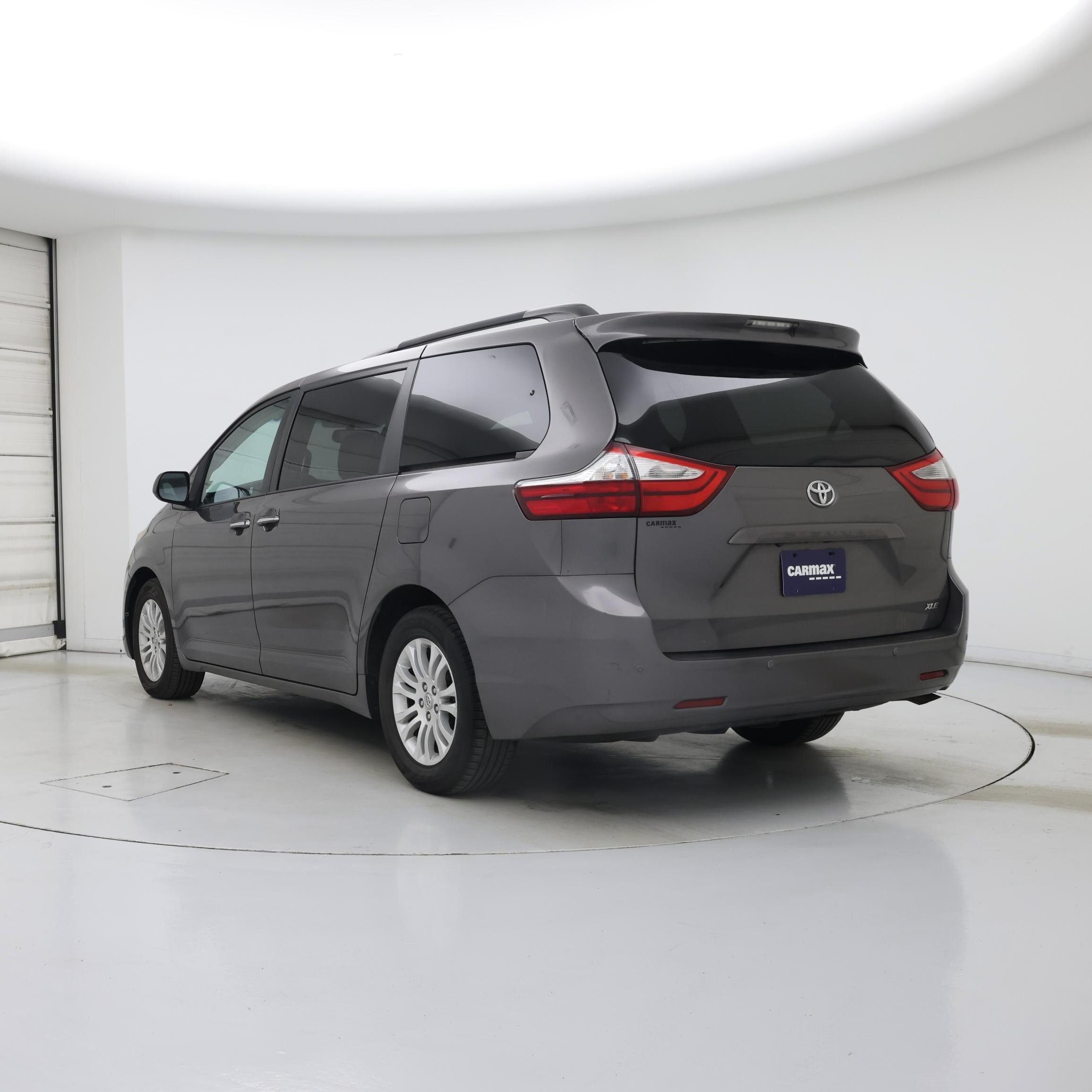Thumbnail: 2017 Toyota Sienna - 2