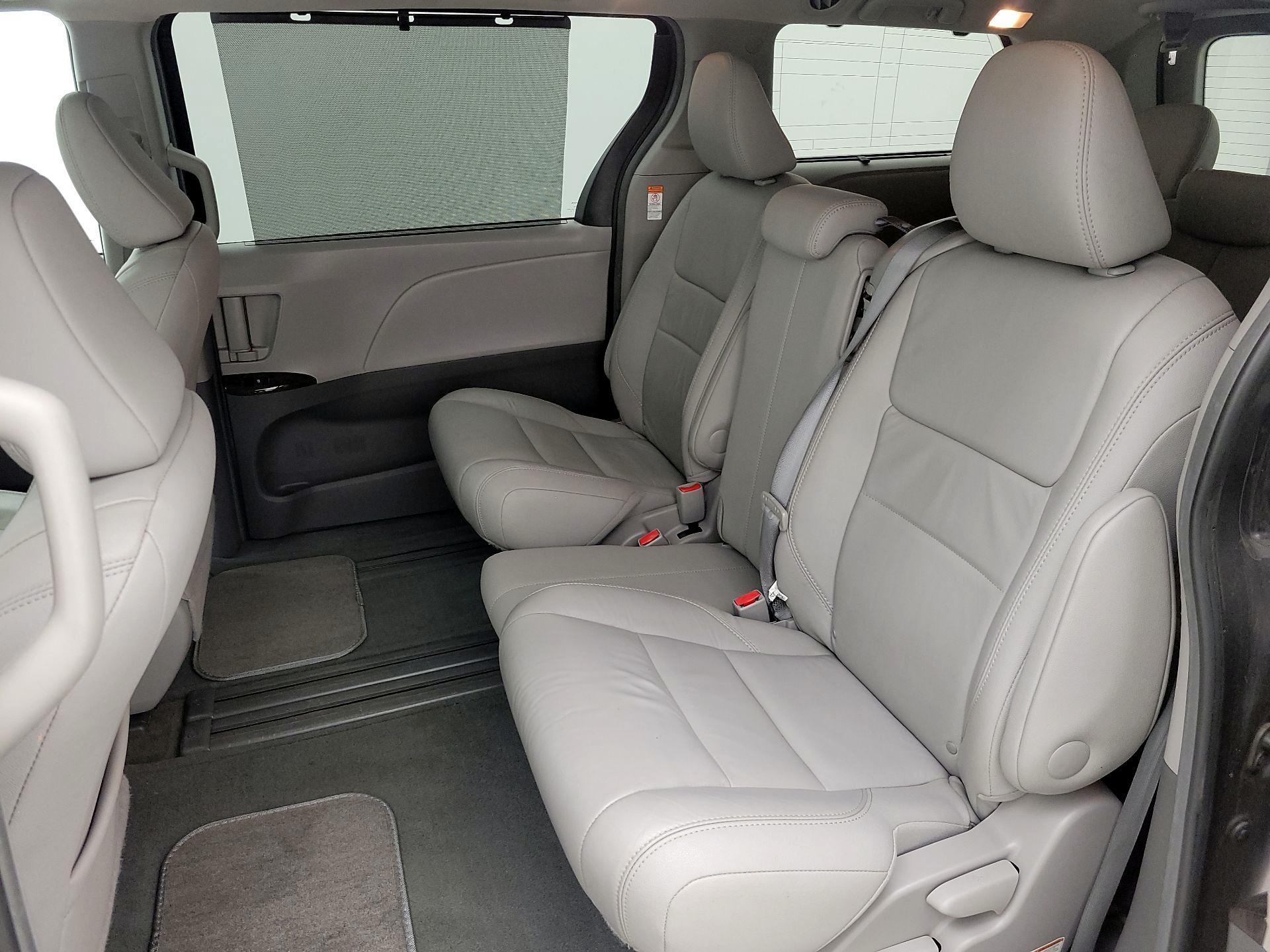 Thumbnail: 2017 Toyota Sienna - 20