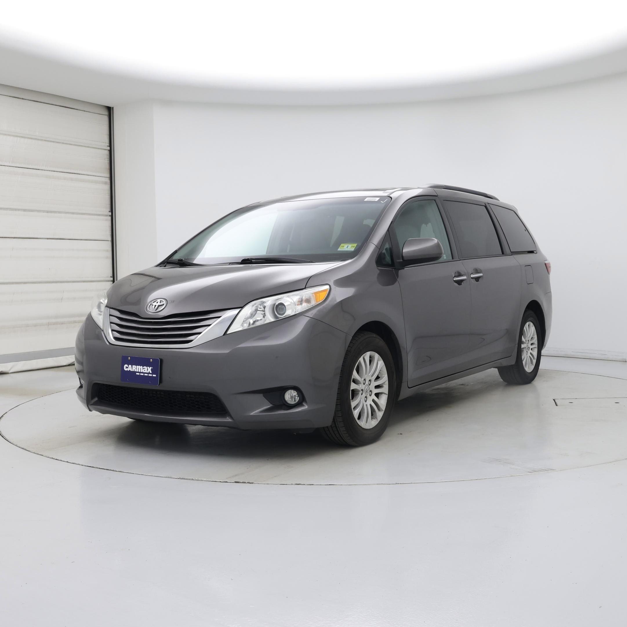 Thumbnail: 2017 Toyota Sienna - 4