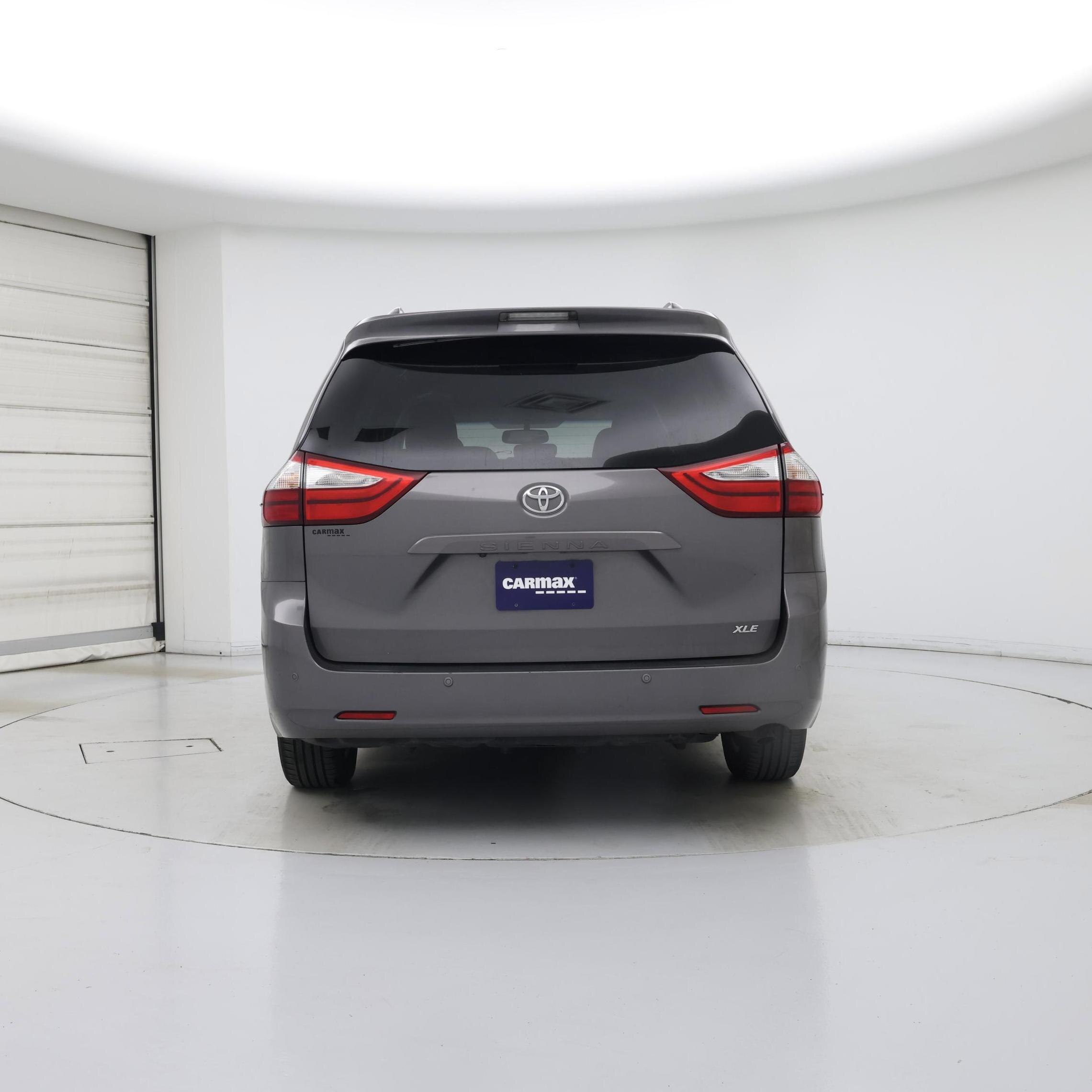 Thumbnail: 2017 Toyota Sienna - 6