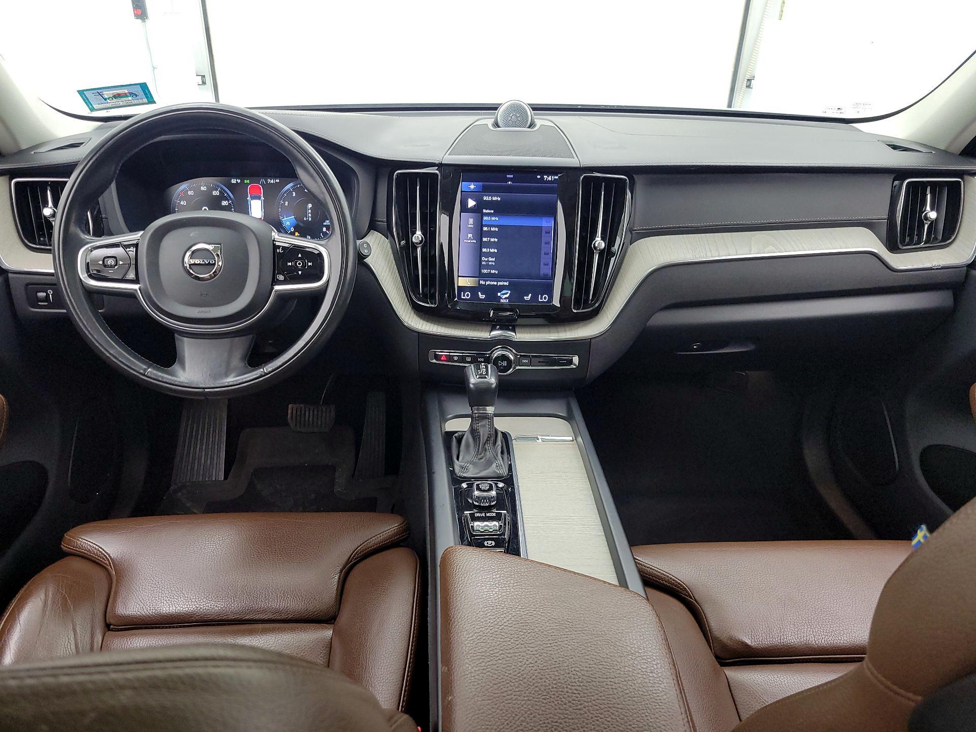 Thumbnail: 2018 Volvo XC60 - 9