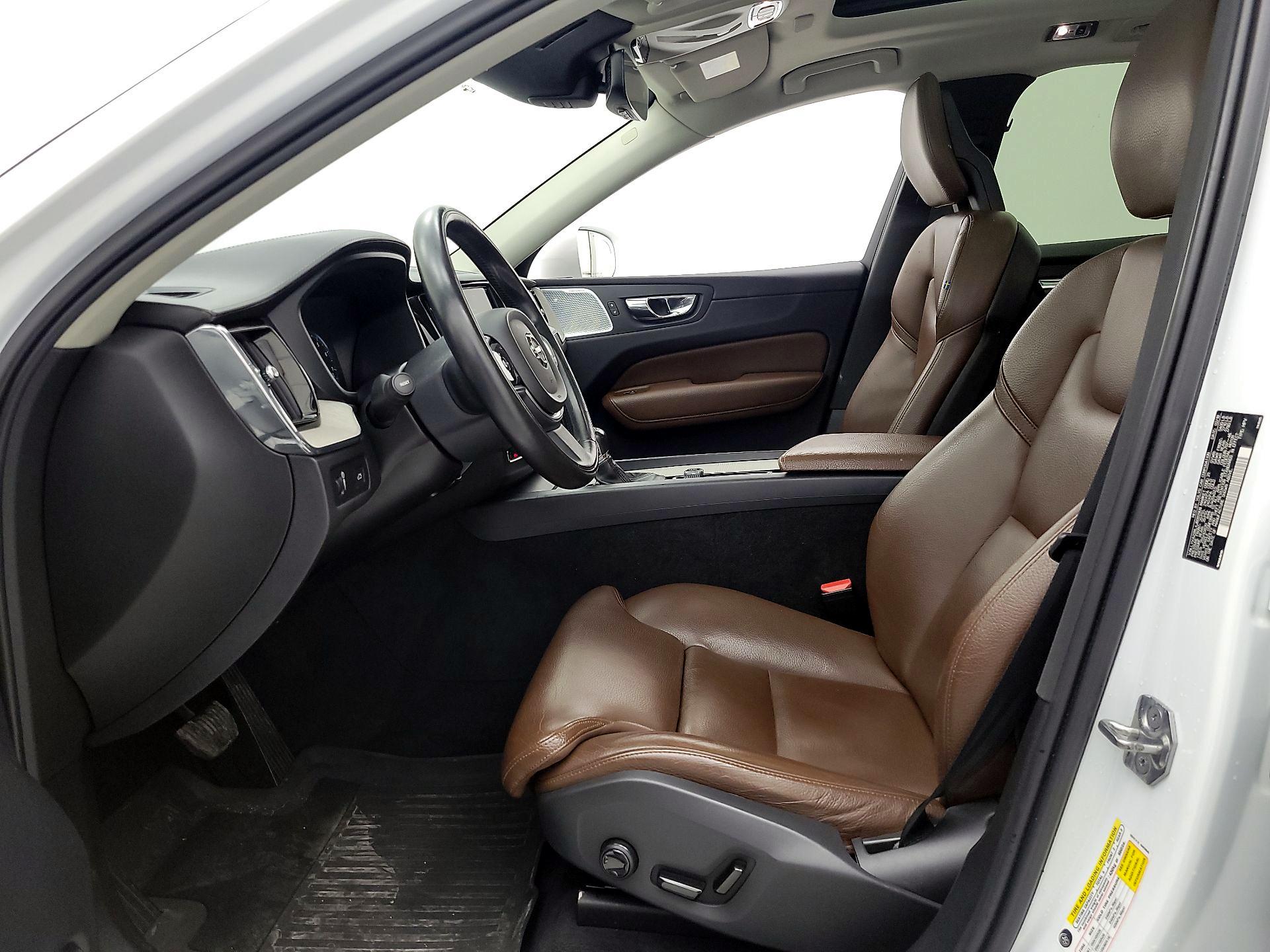 Thumbnail: 2018 Volvo XC60 - 11