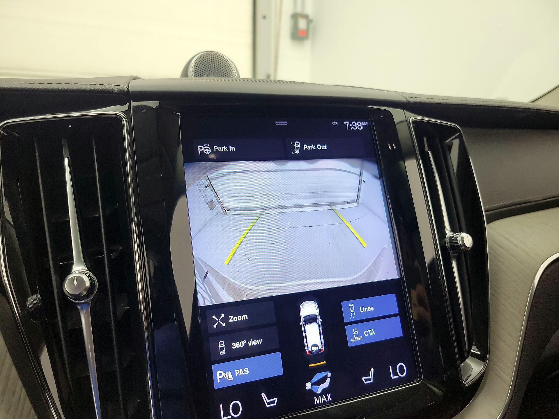 Thumbnail: 2018 Volvo XC60 - 13