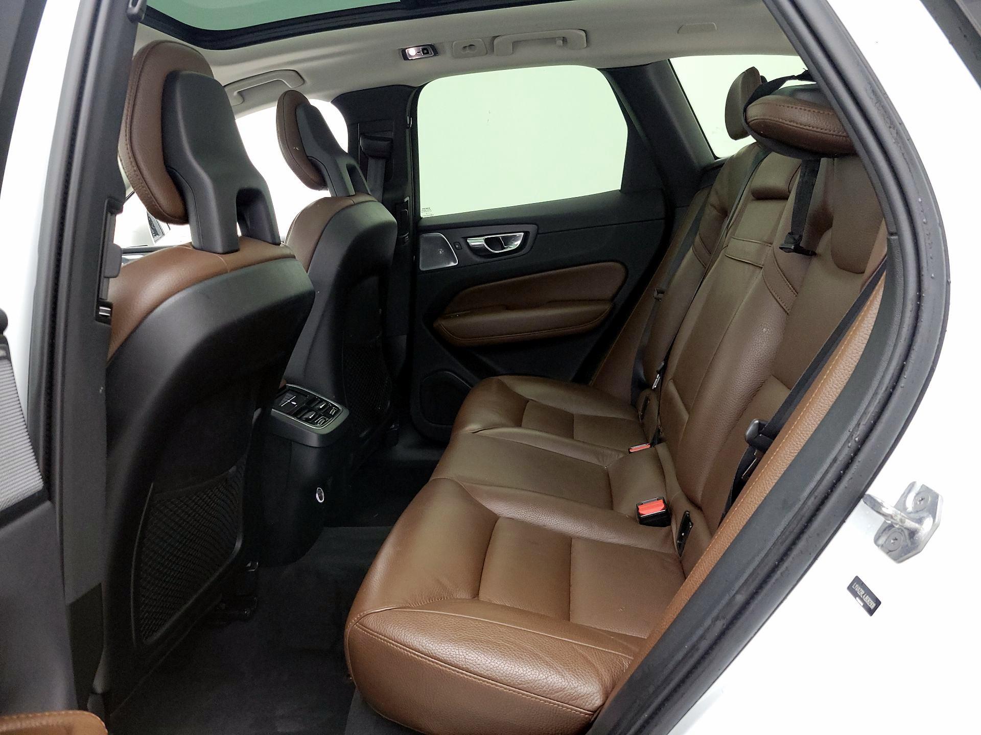 Thumbnail: 2018 Volvo XC60 - 18