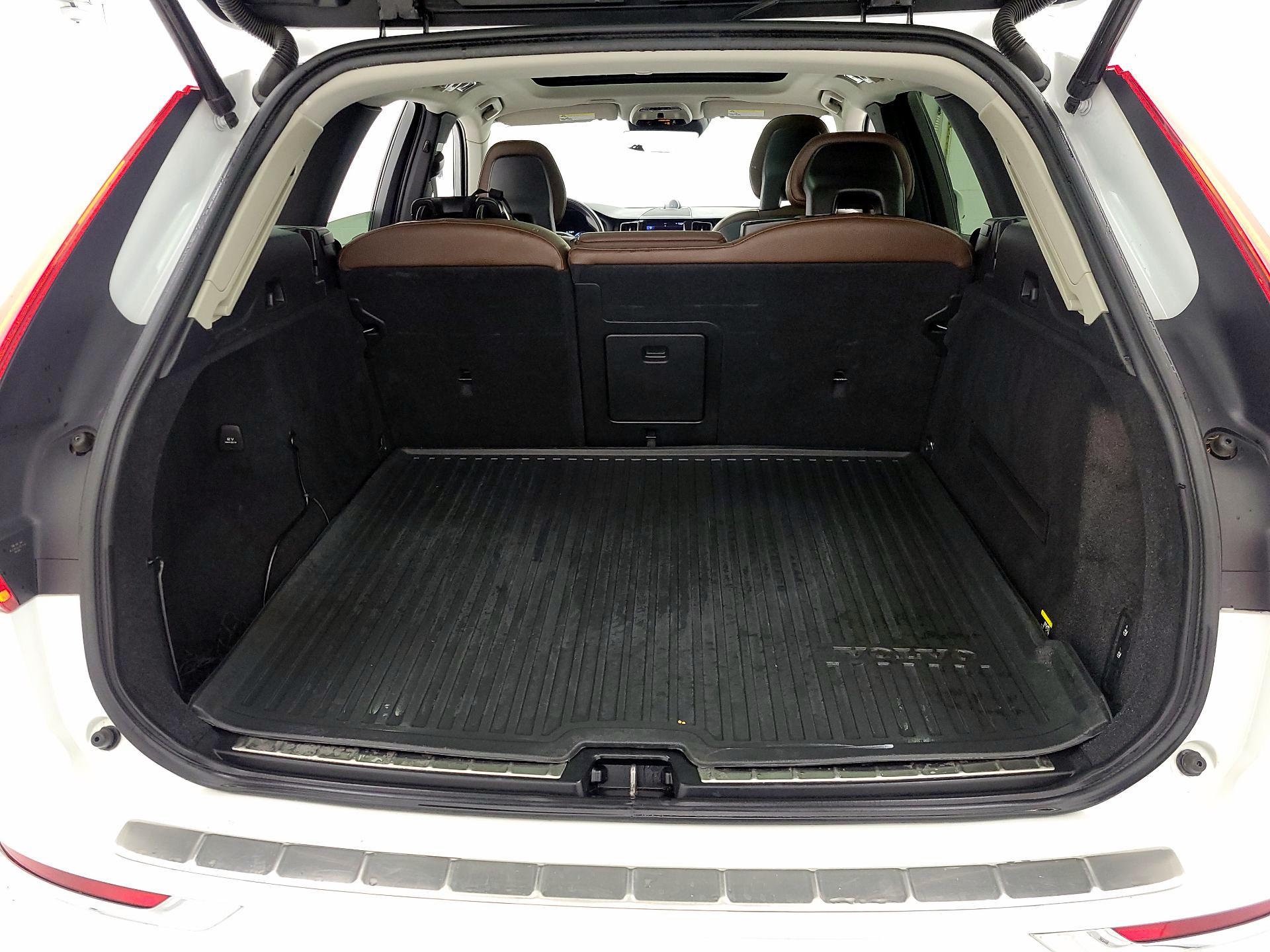 Thumbnail: 2018 Volvo XC60 - 19