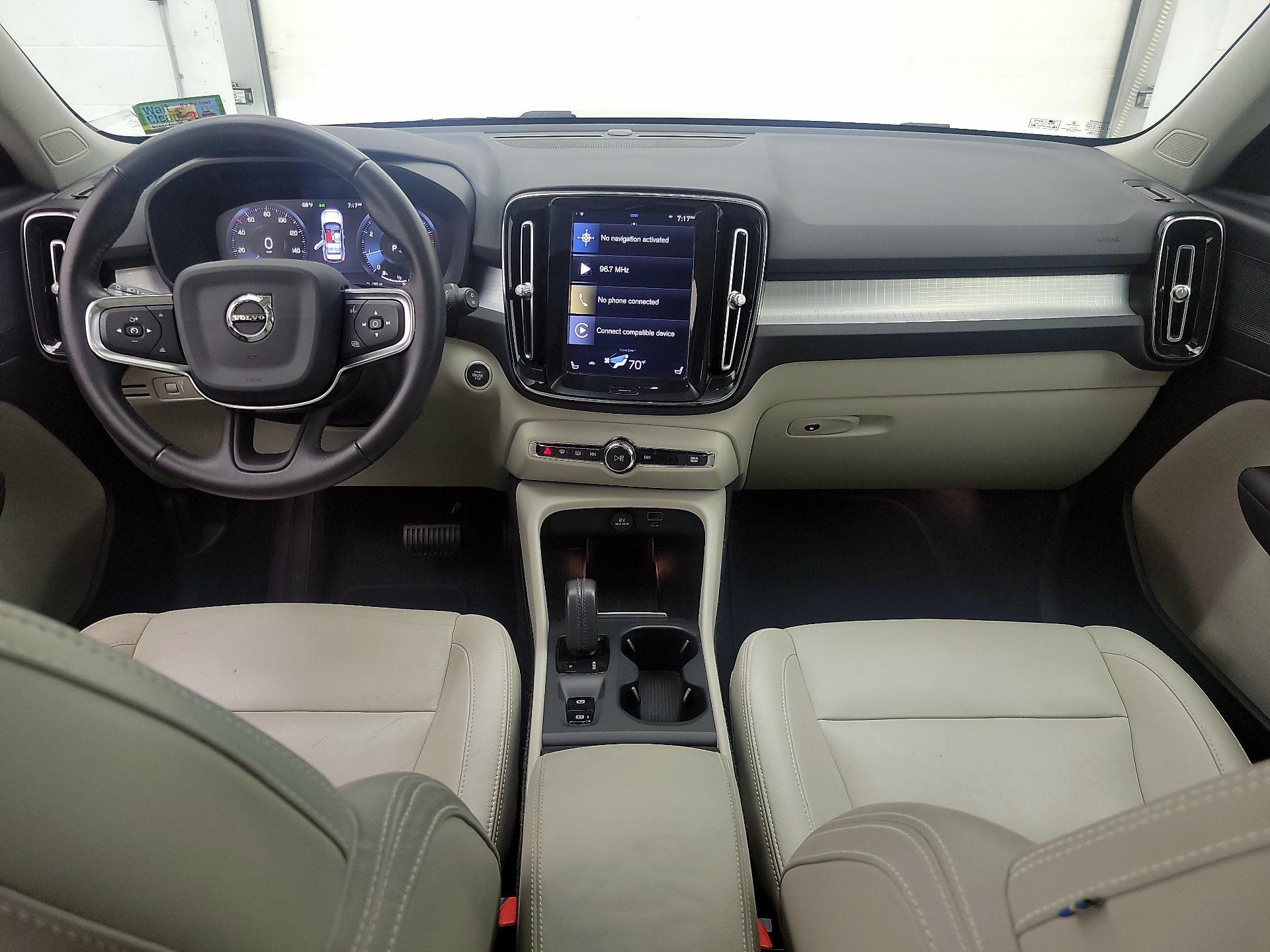 Thumbnail: 2020 Volvo XC40 - 9