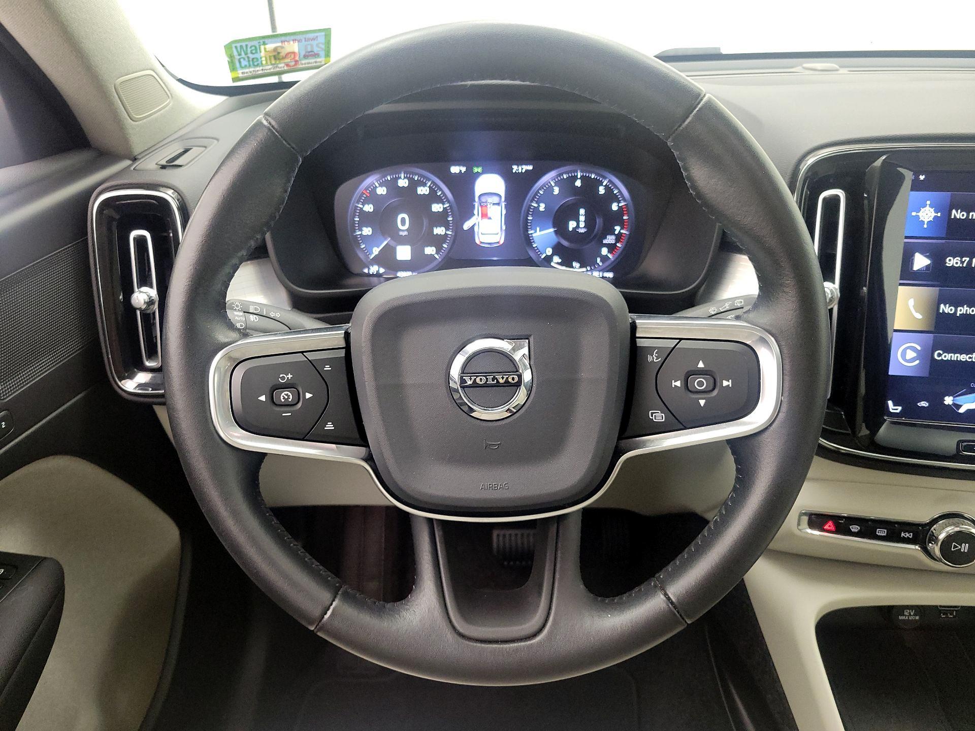 Thumbnail: 2020 Volvo XC40 - 10