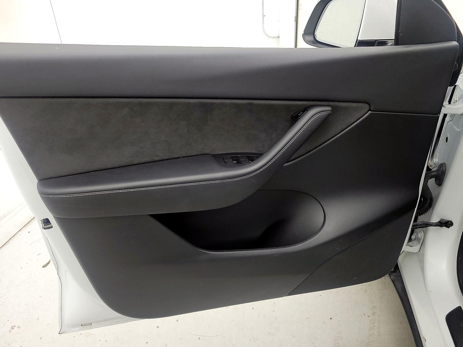 Thumbnail: 2022 Tesla Model Y - 12