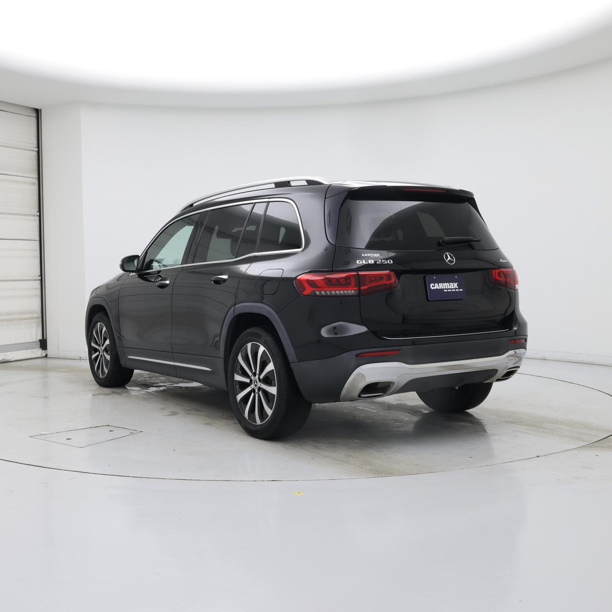 Thumbnail: 2021 Mercedes-Benz GLB - 2