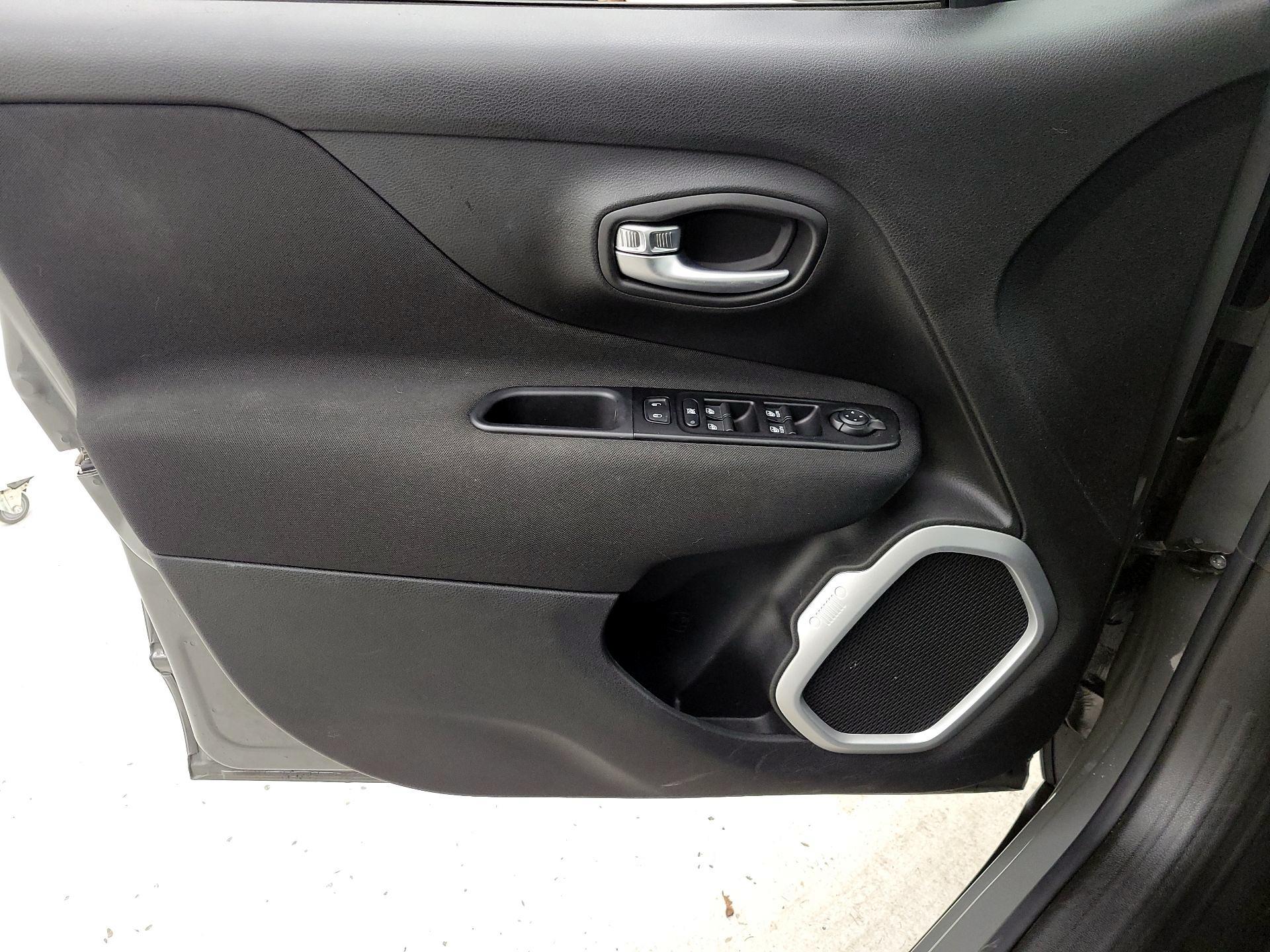 Thumbnail: 2021 Jeep Renegade - 12