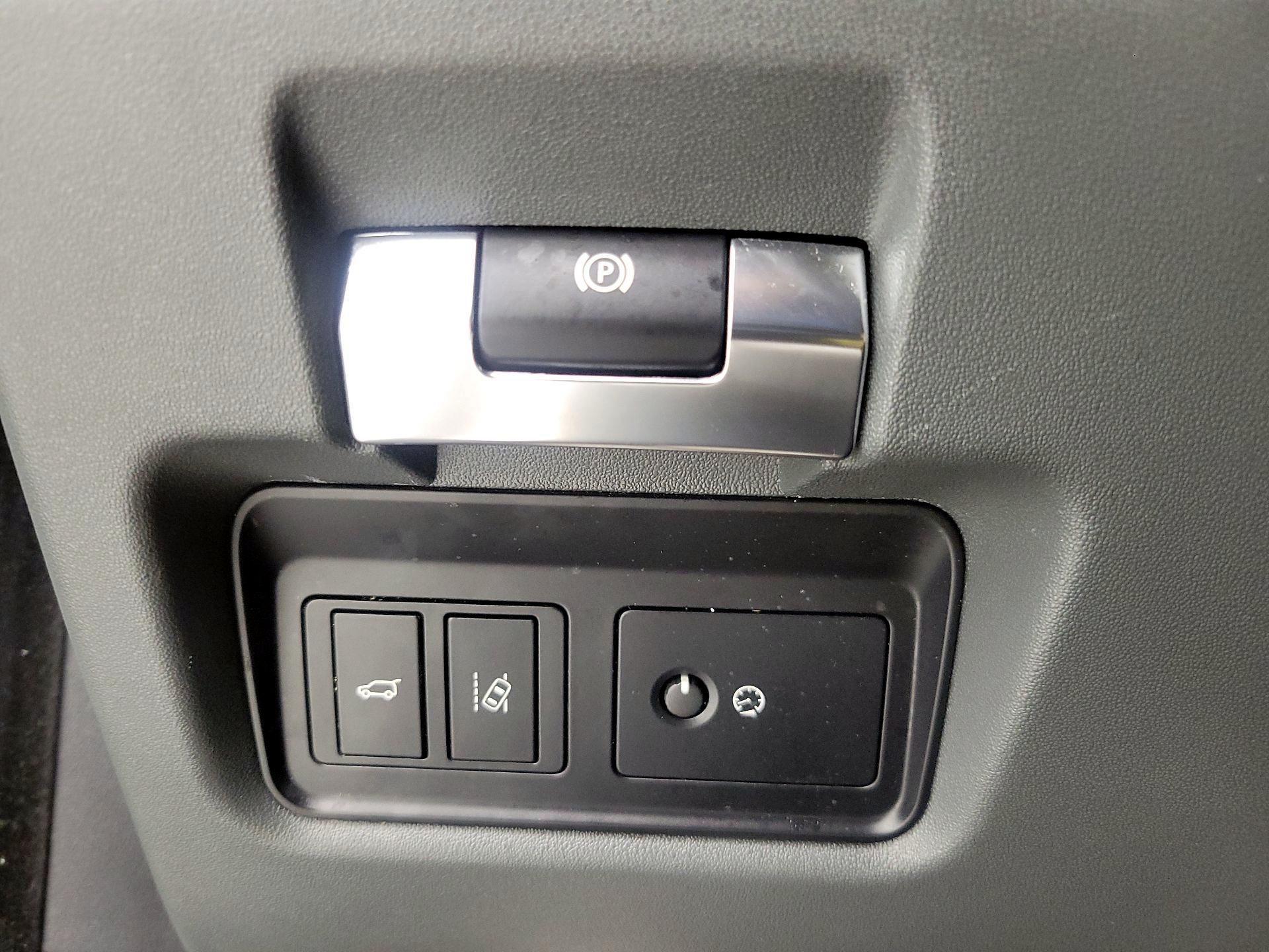 Thumbnail: 2019 Jaguar E-Pace - 13