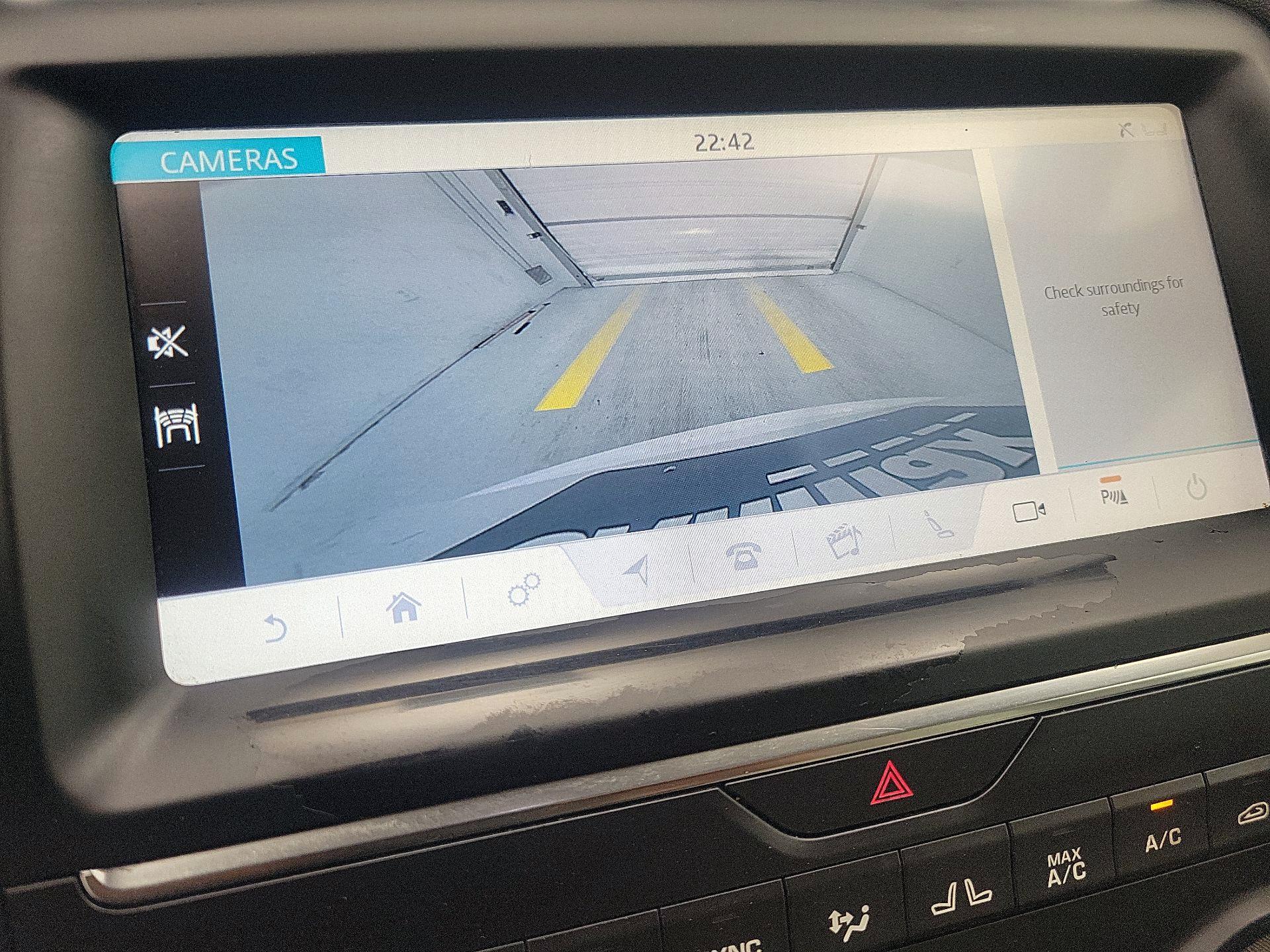 Thumbnail: 2019 Jaguar E-Pace - 15