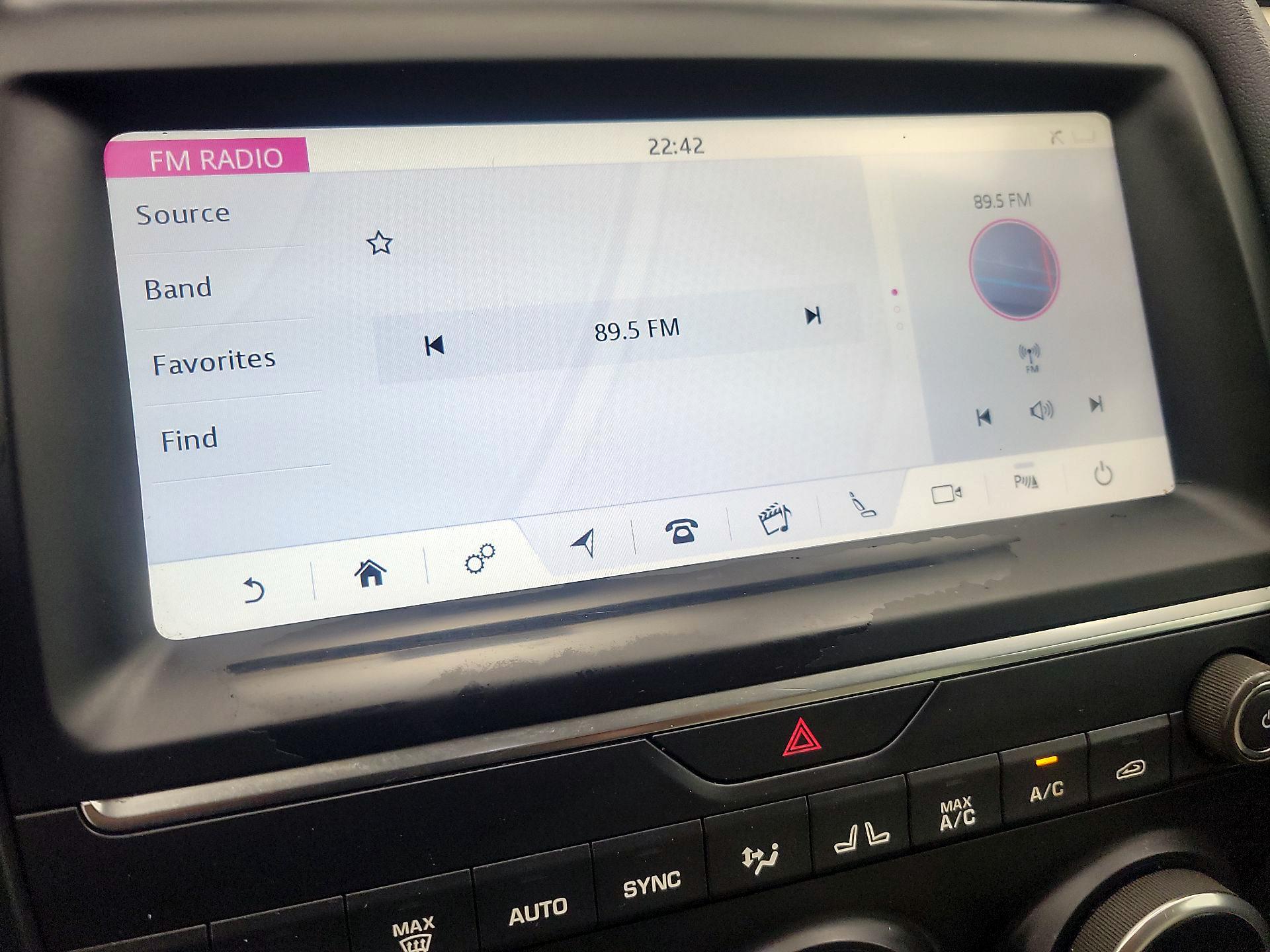 Thumbnail: 2019 Jaguar E-Pace - 16