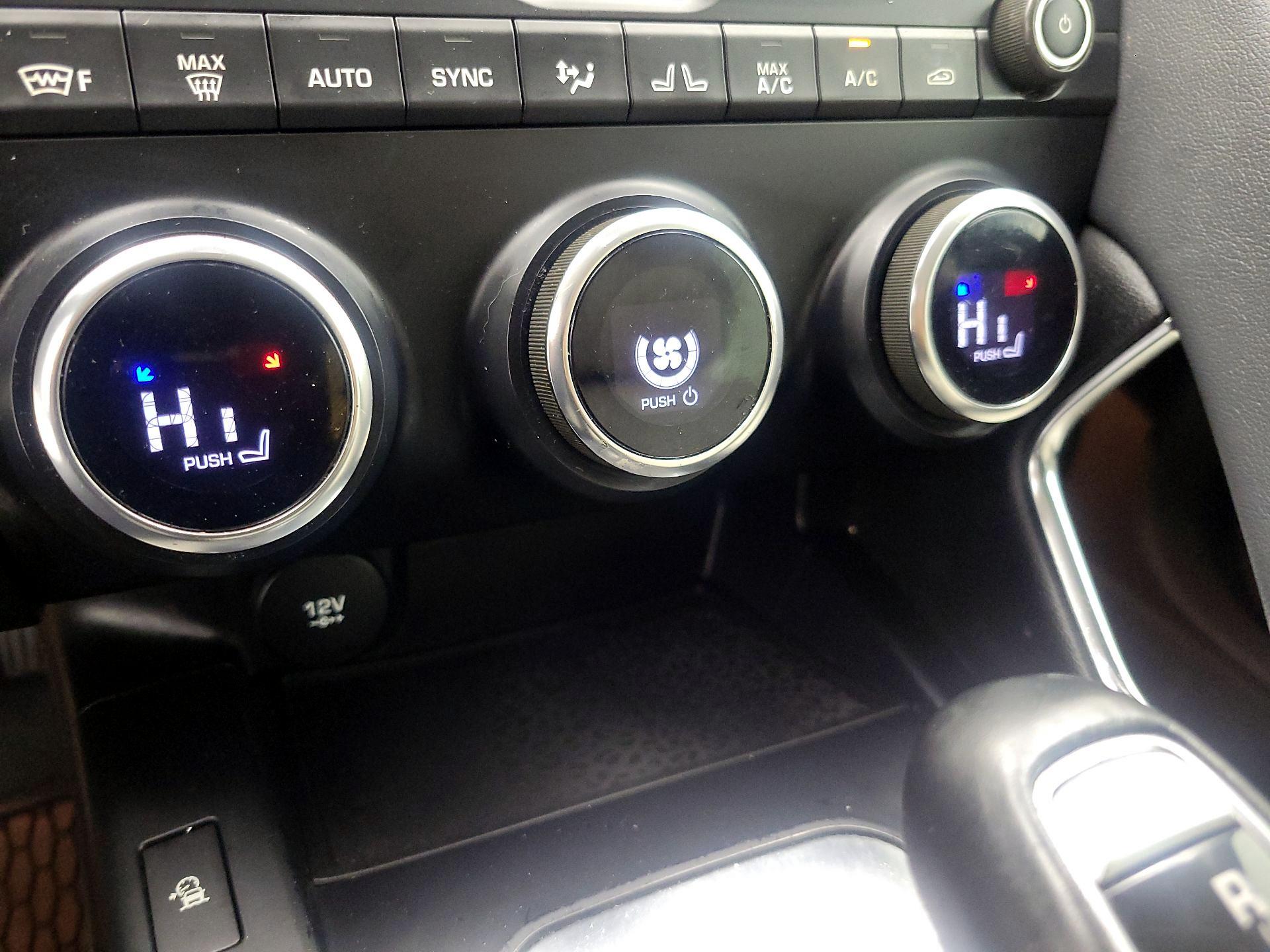 Thumbnail: 2019 Jaguar E-Pace - 17