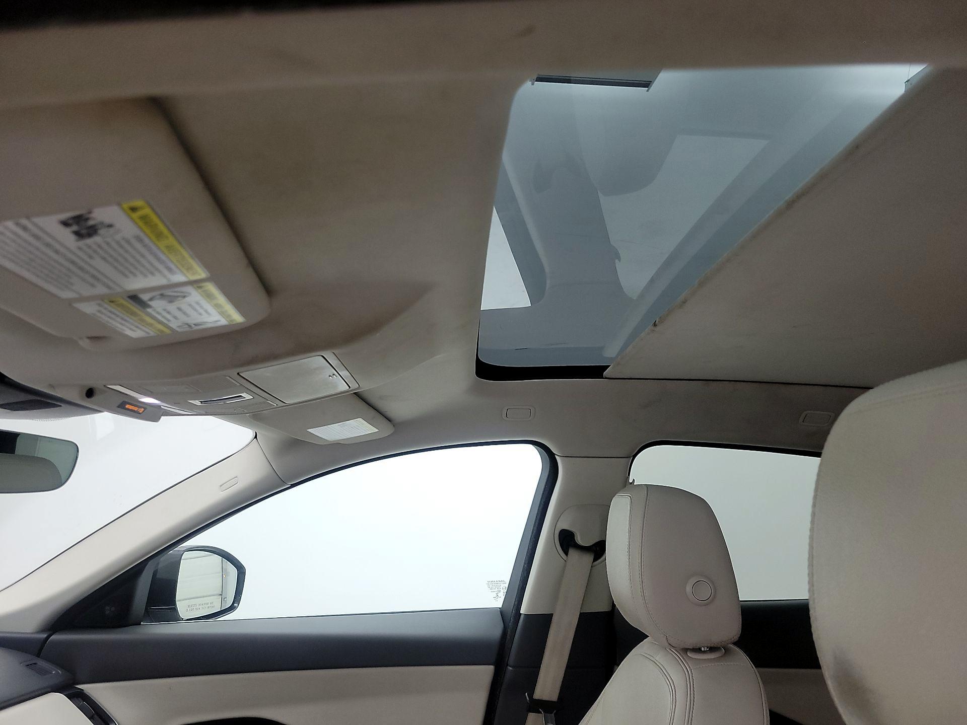 Thumbnail: 2019 Jaguar E-Pace - 20