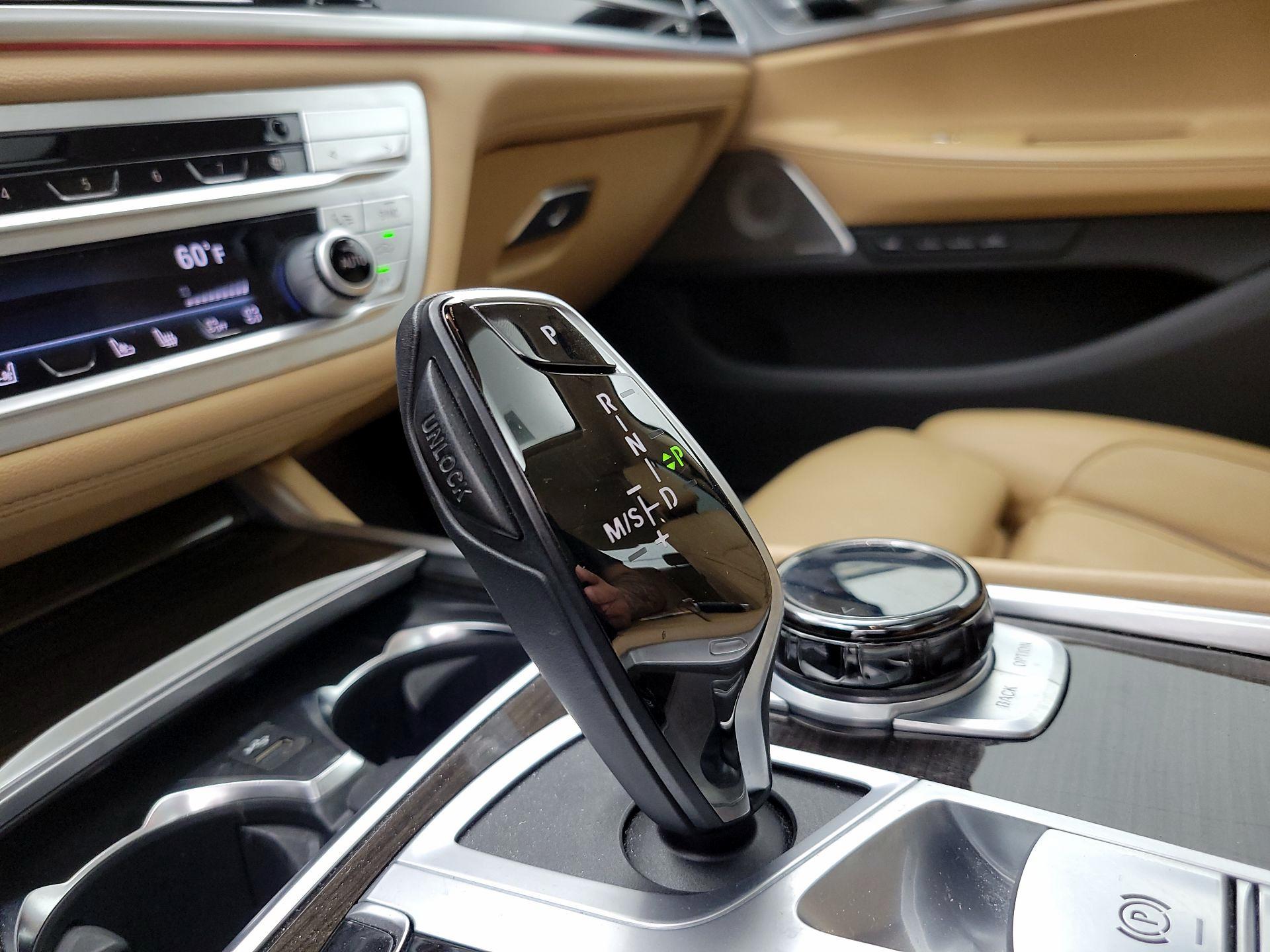 Thumbnail: 2021 BMW 7 Series - 16