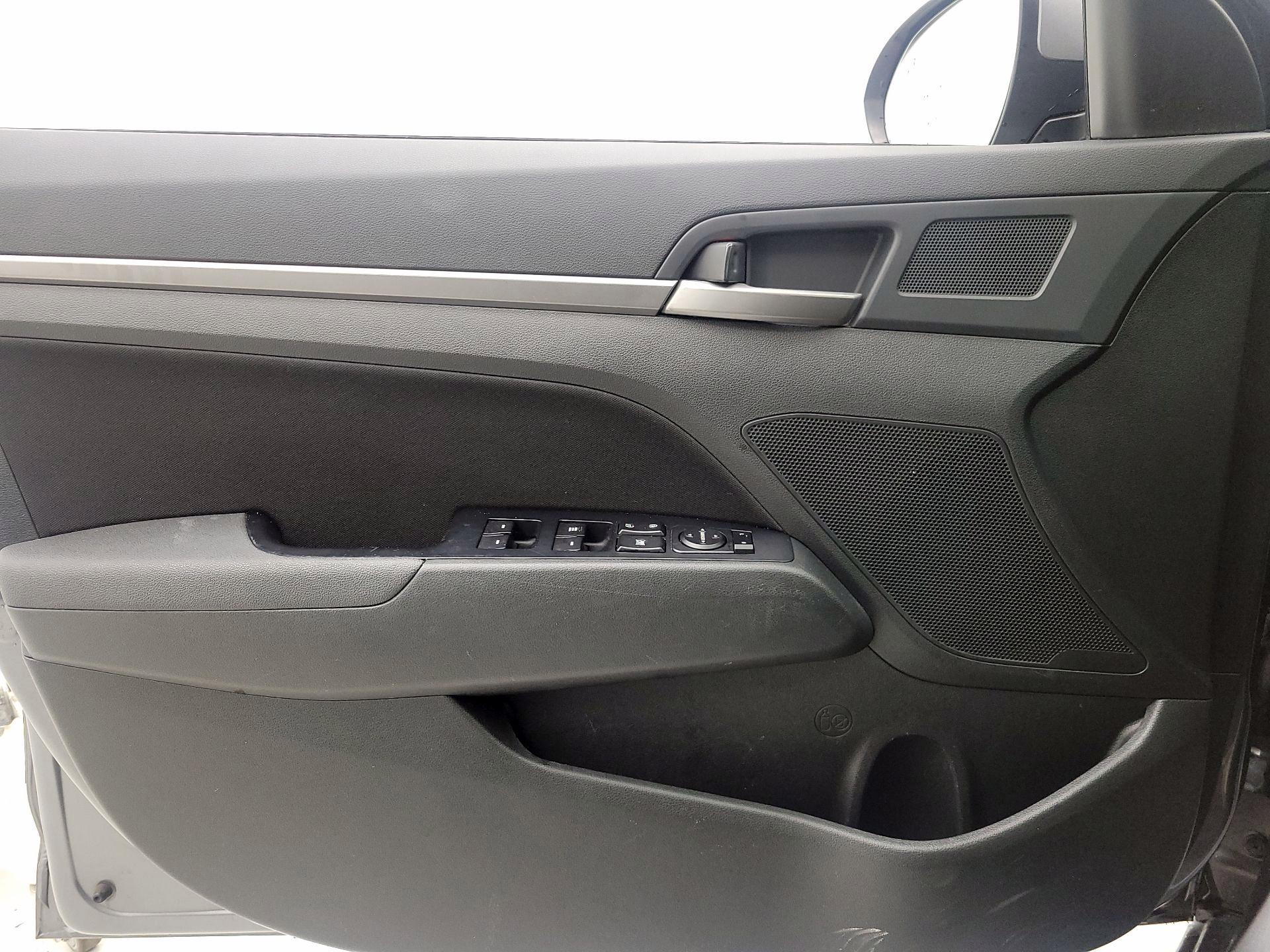 Thumbnail: 2018 Hyundai Elantra - 12