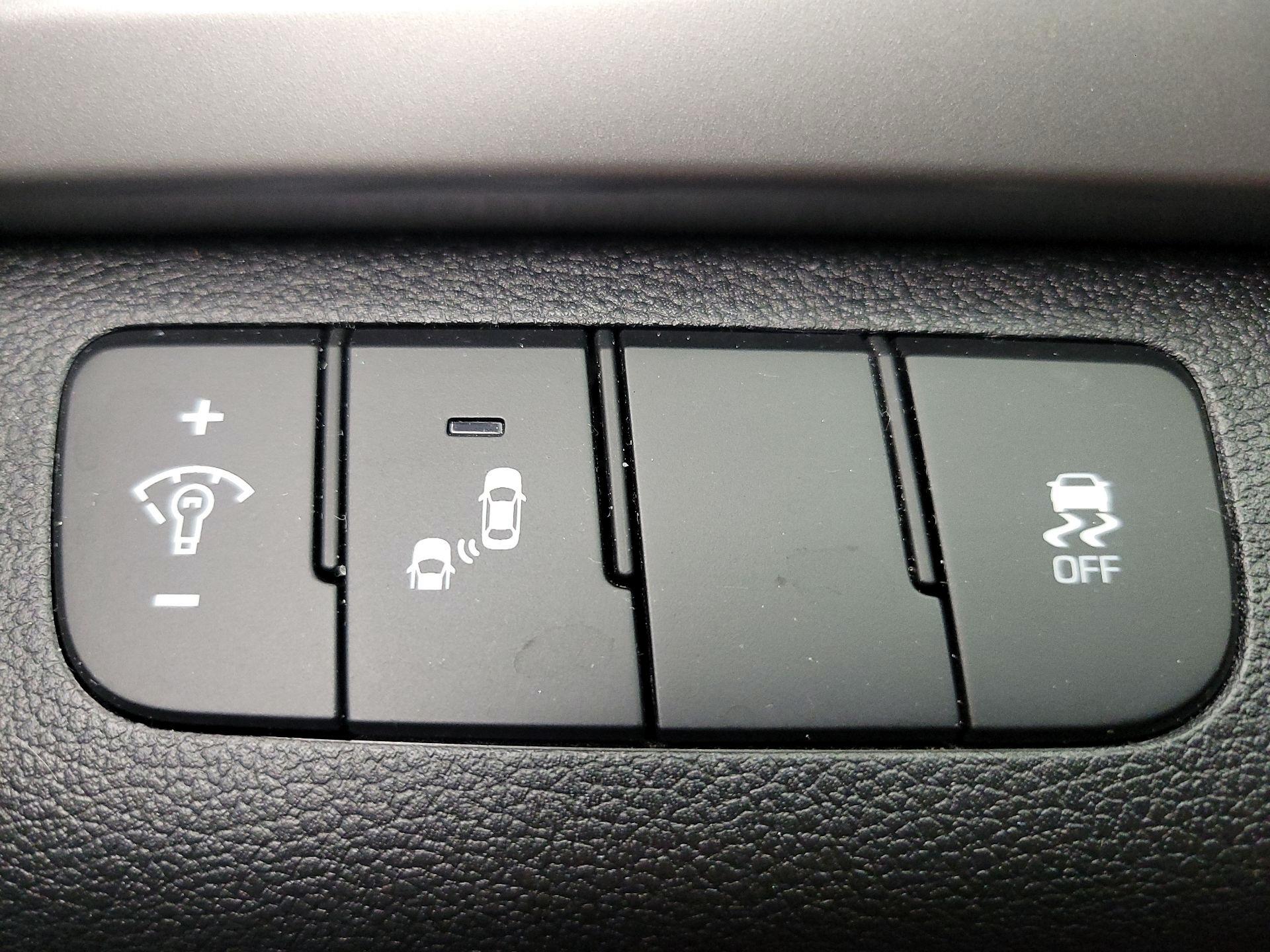 Thumbnail: 2018 Hyundai Elantra - 13