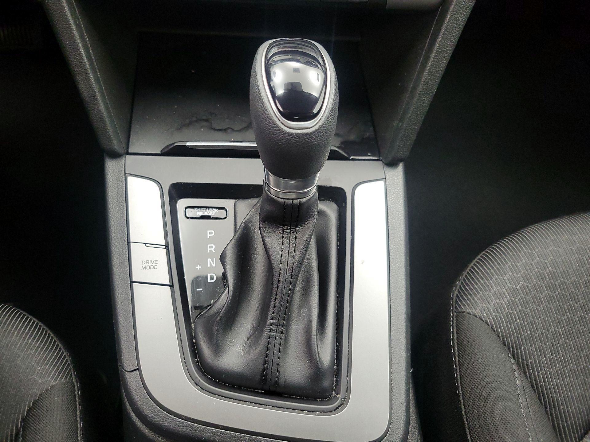 Thumbnail: 2018 Hyundai Elantra - 17