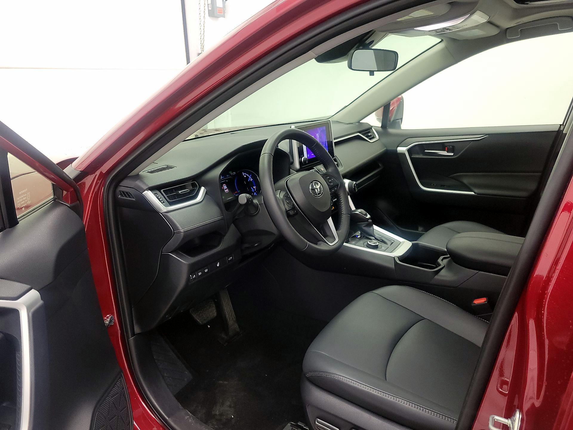 Thumbnail: 2025 Toyota RAV4 - 11