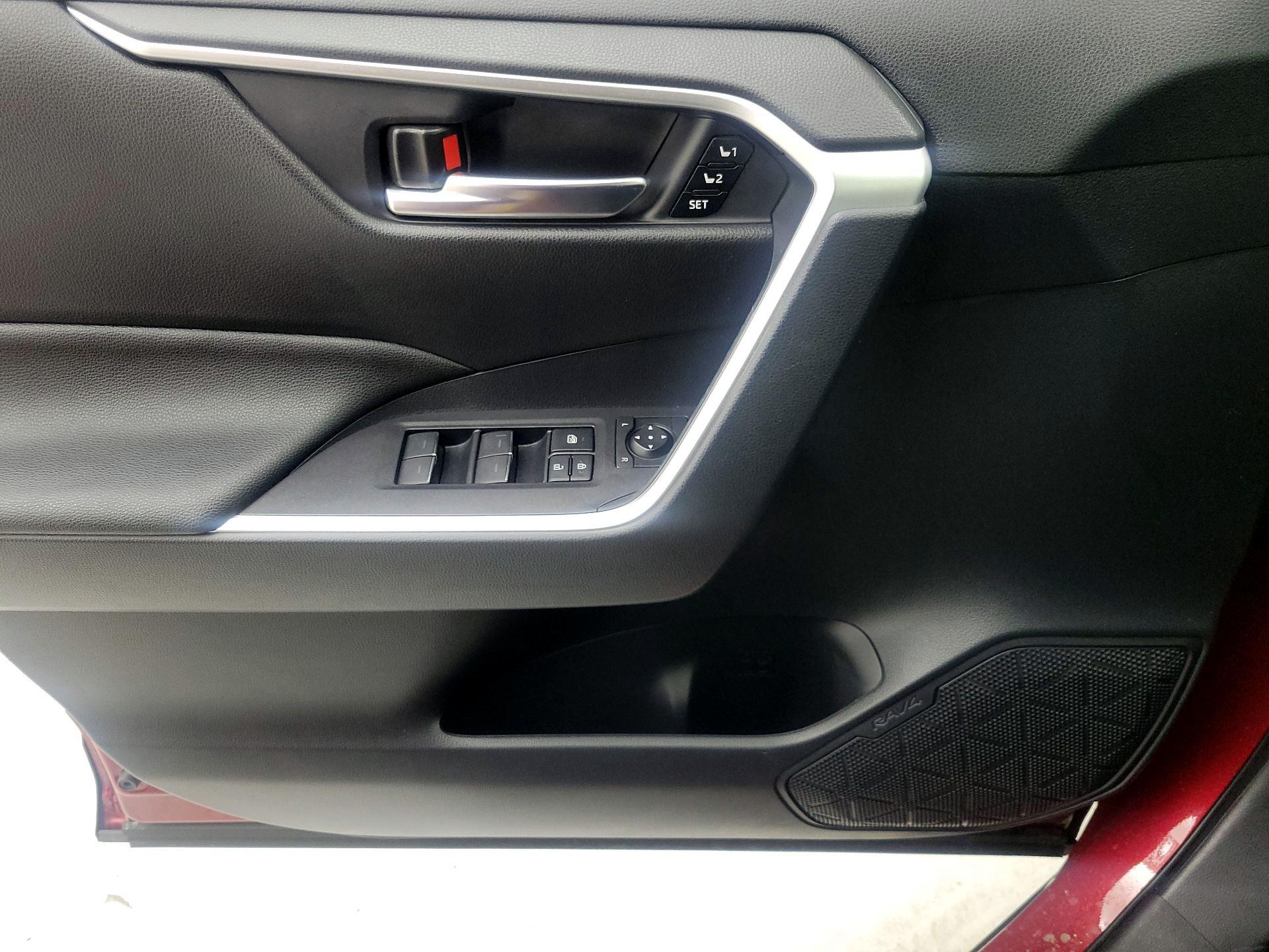 Thumbnail: 2025 Toyota RAV4 - 12