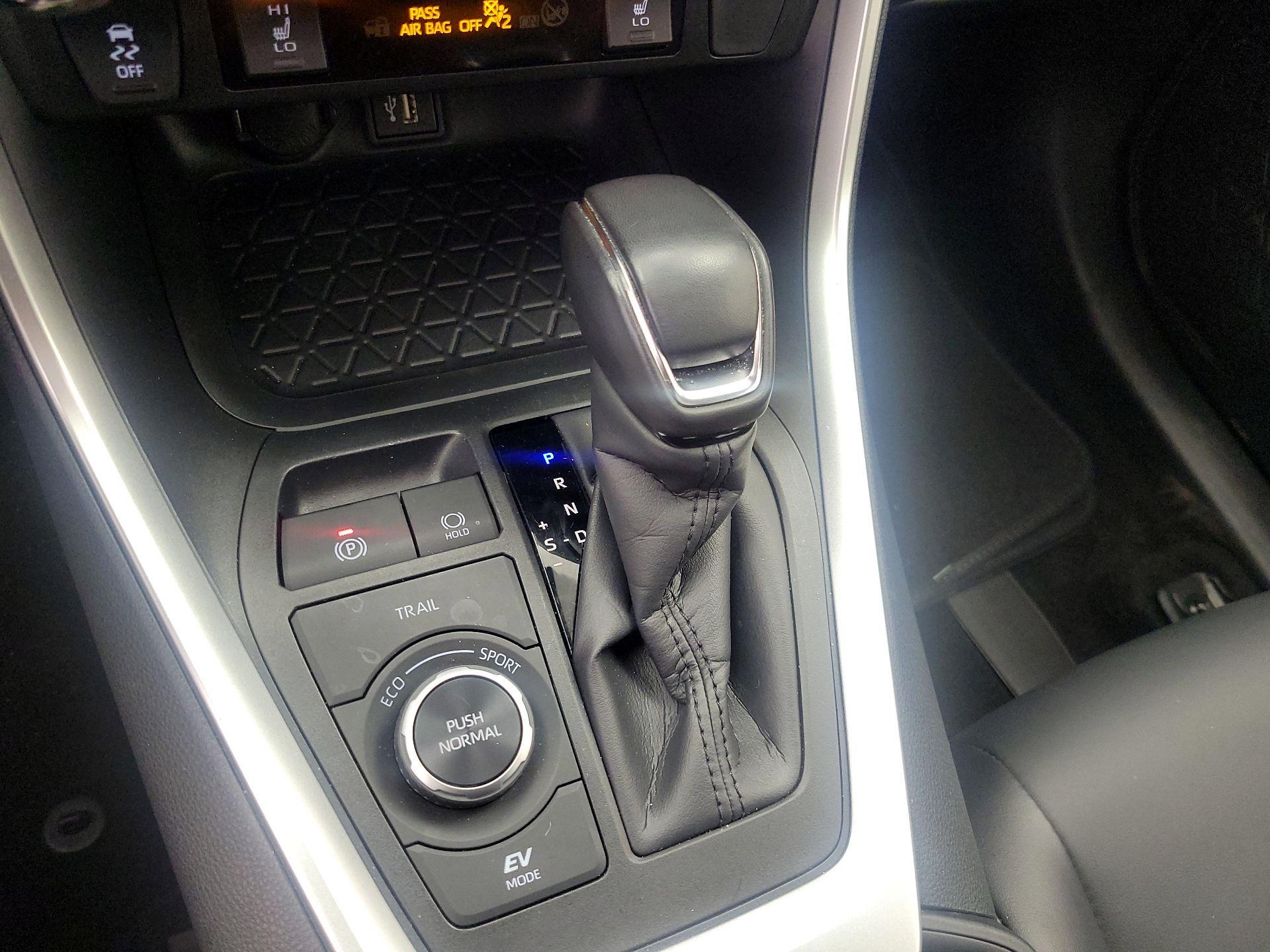 Thumbnail: 2025 Toyota RAV4 - 17