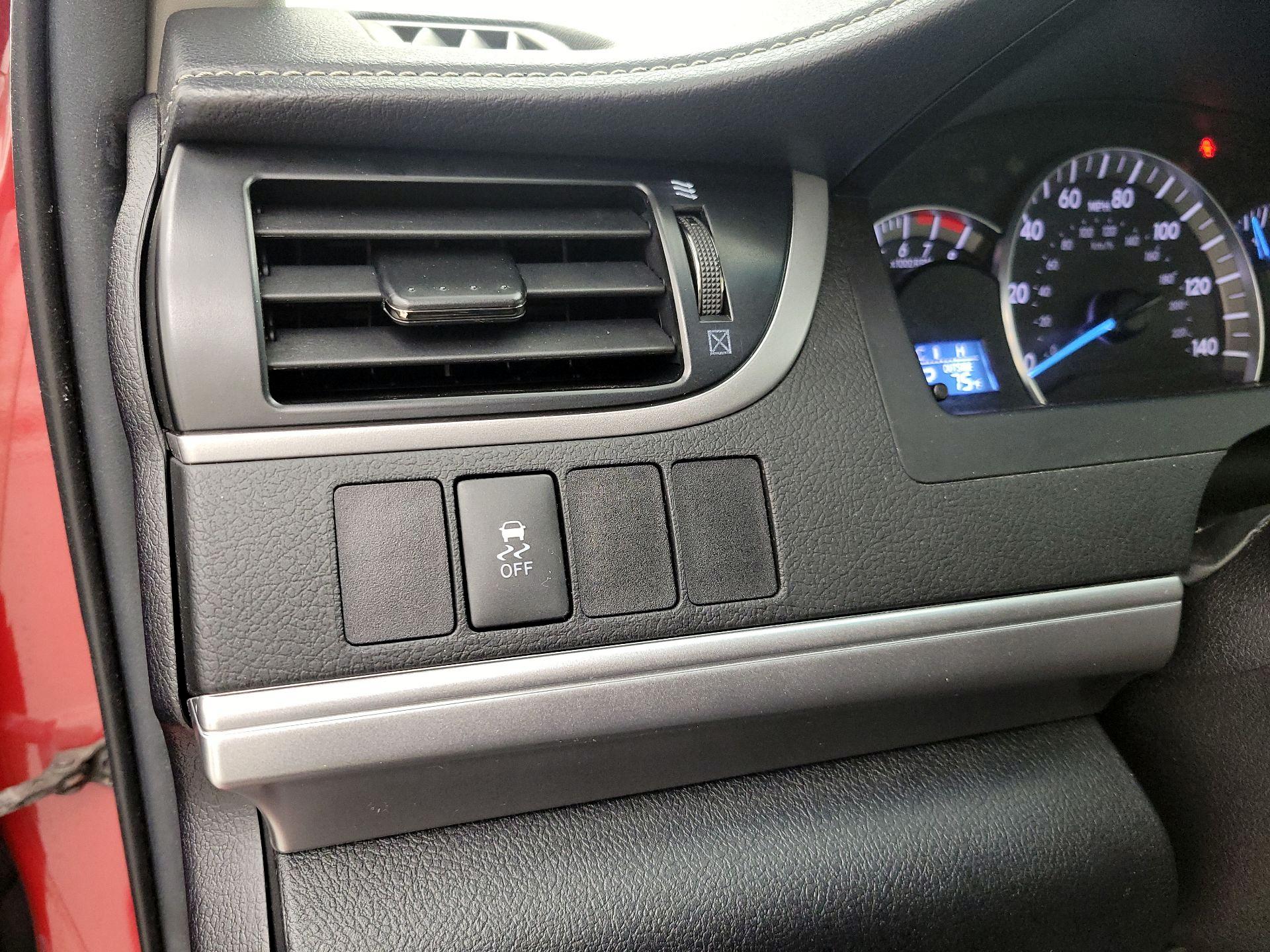 Thumbnail: 2014 Toyota Camry - 13