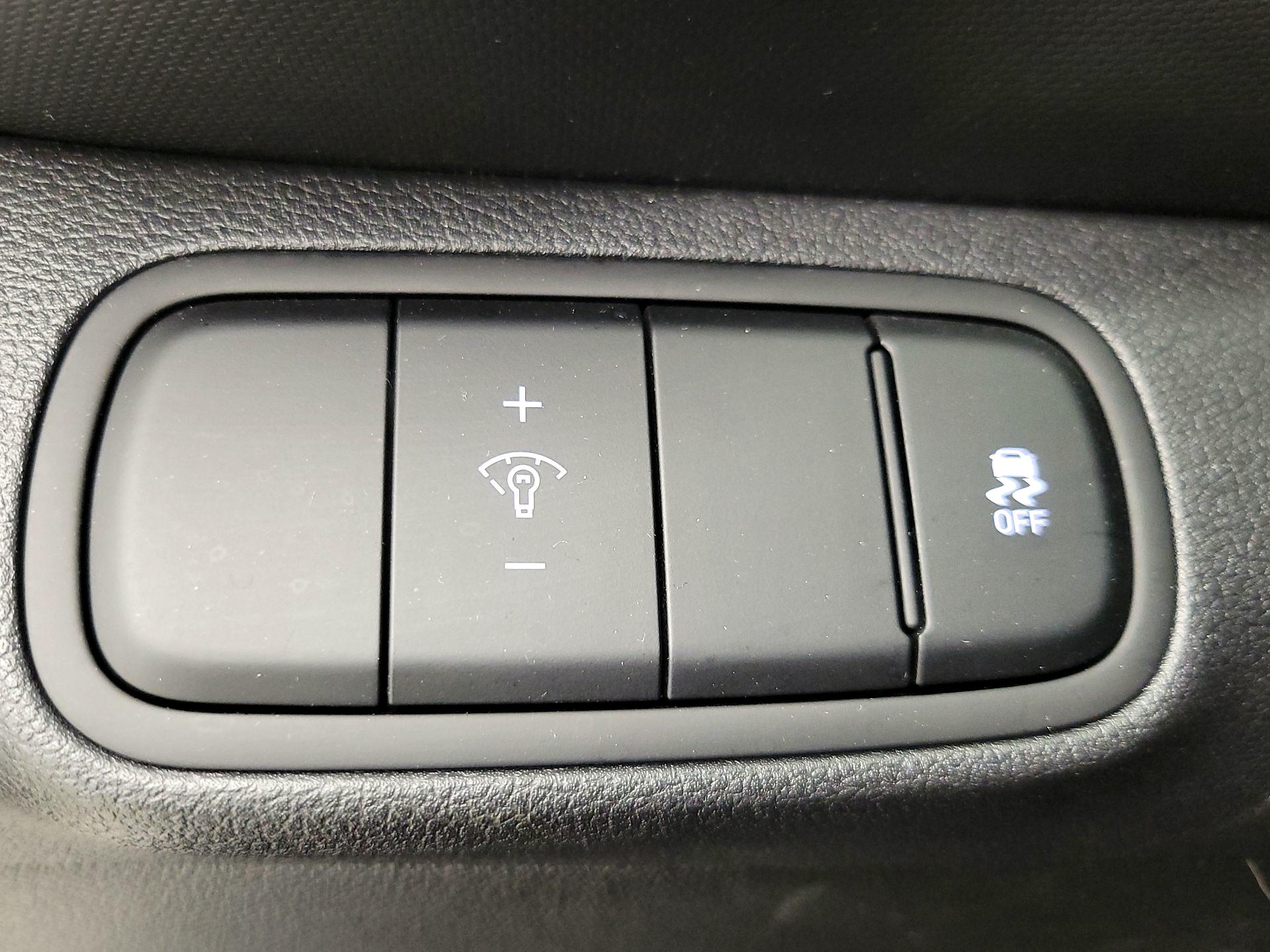 Thumbnail: 2023 Hyundai Venue - 13