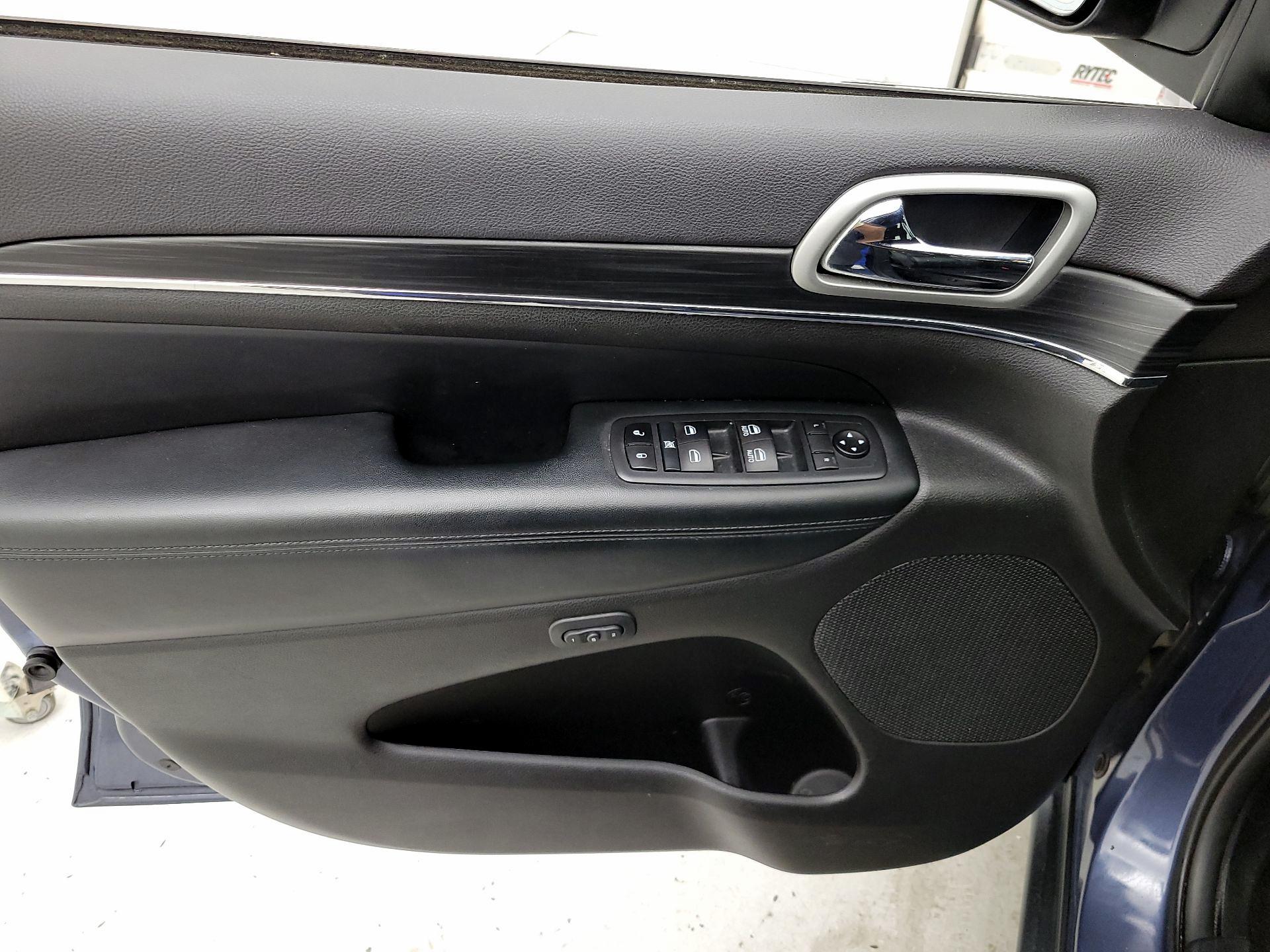 Thumbnail: 2020 Jeep Grand Cherokee - 12