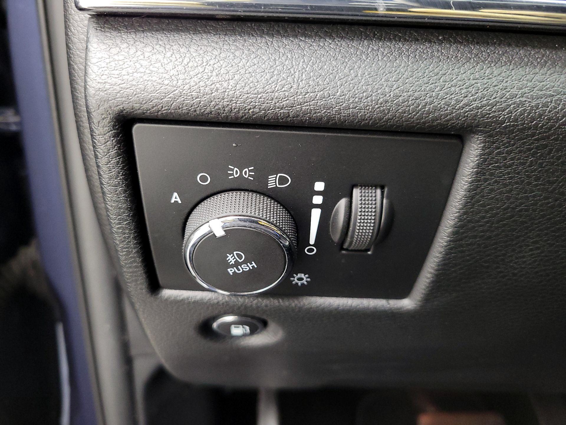 Thumbnail: 2020 Jeep Grand Cherokee - 13