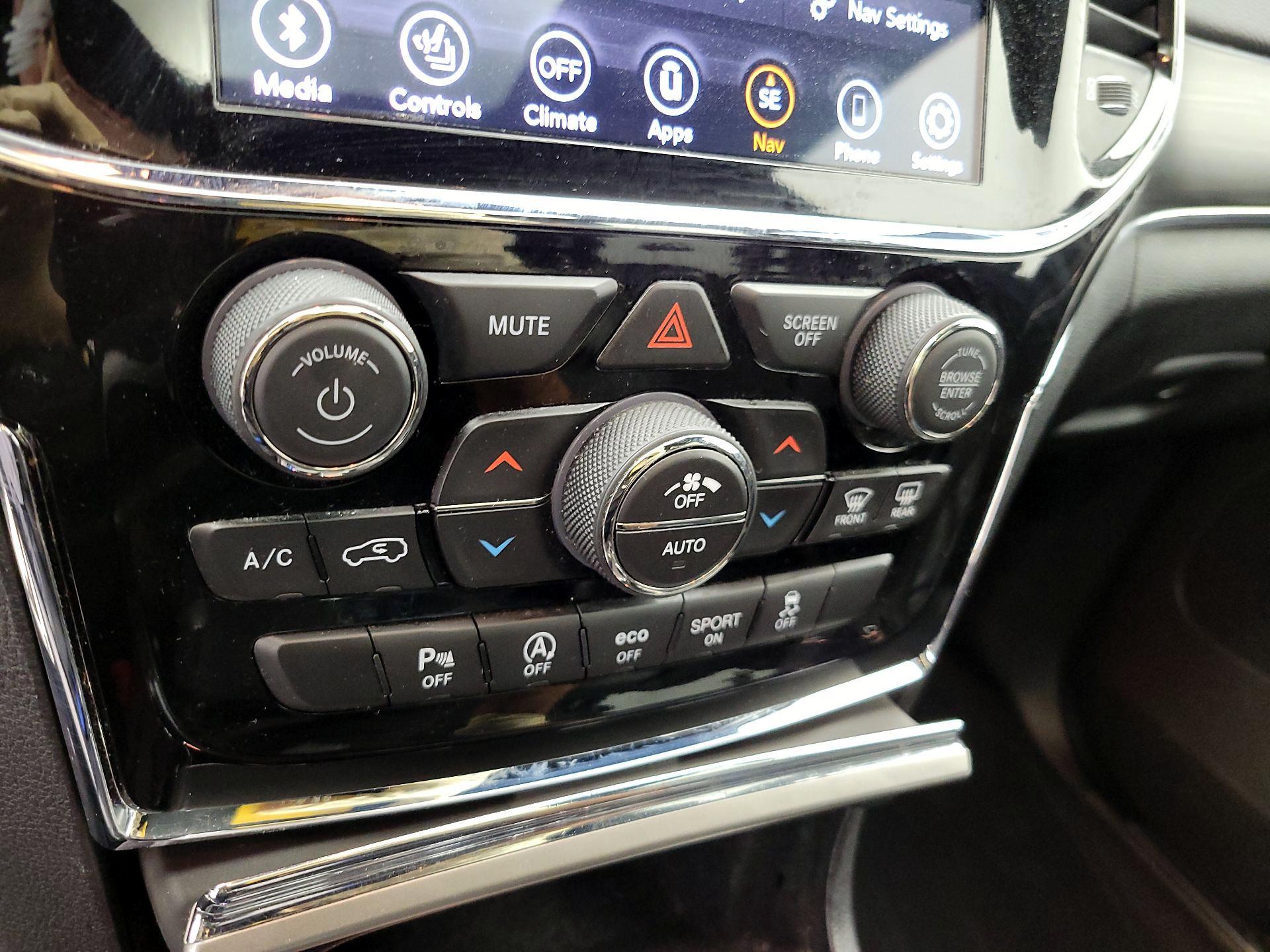 Thumbnail: 2020 Jeep Grand Cherokee - 17