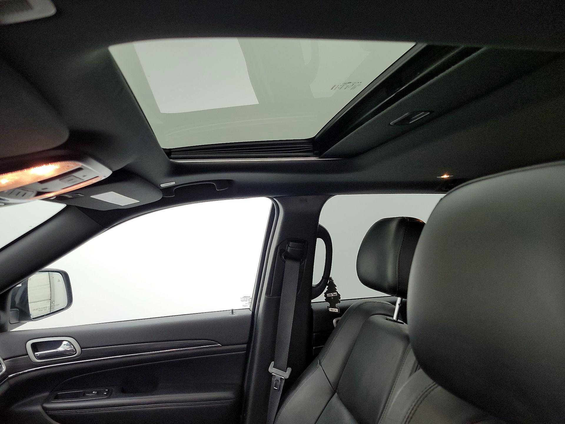 Thumbnail: 2020 Jeep Grand Cherokee - 20