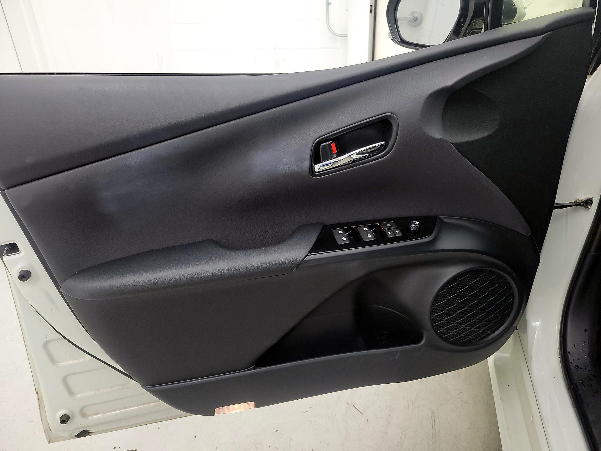 Thumbnail: 2017 Toyota Prius - 12