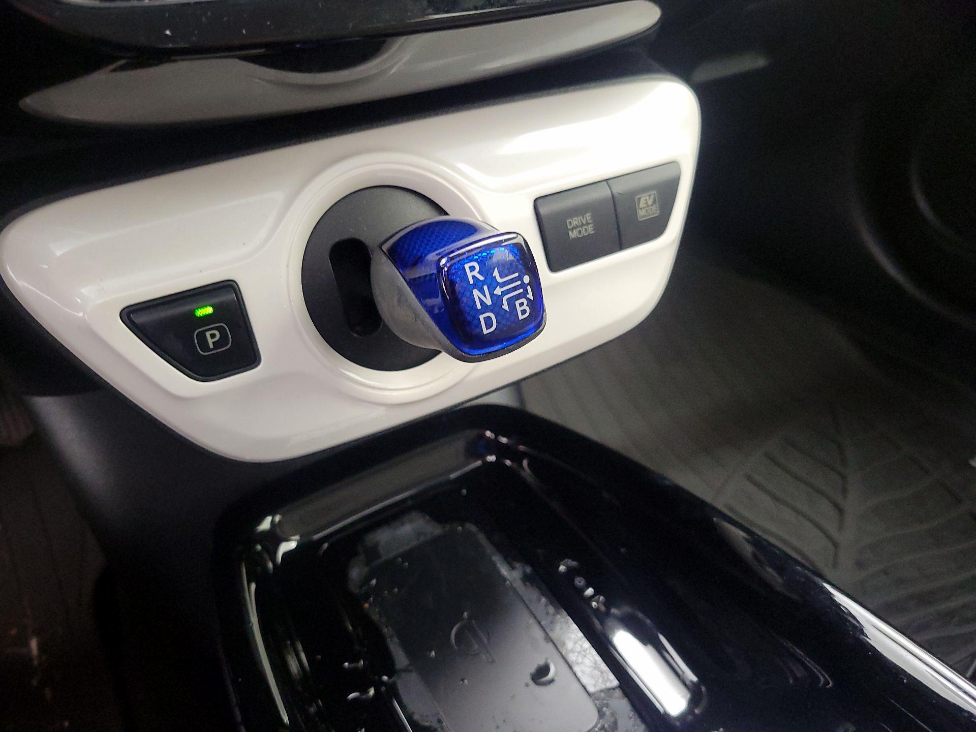 Thumbnail: 2017 Toyota Prius - 16