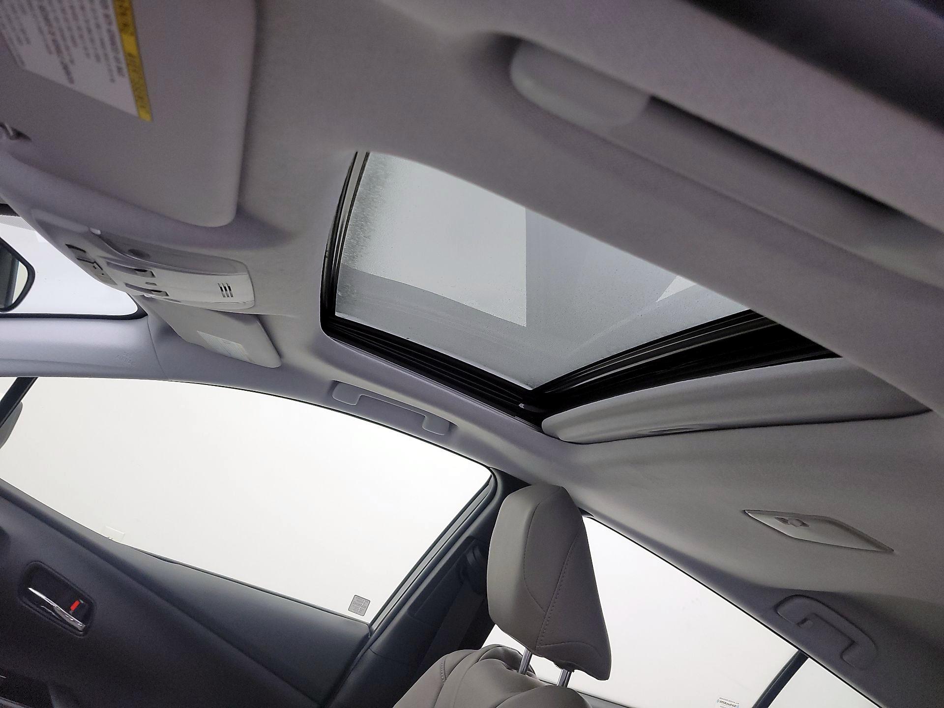 Thumbnail: 2017 Toyota Prius - 17