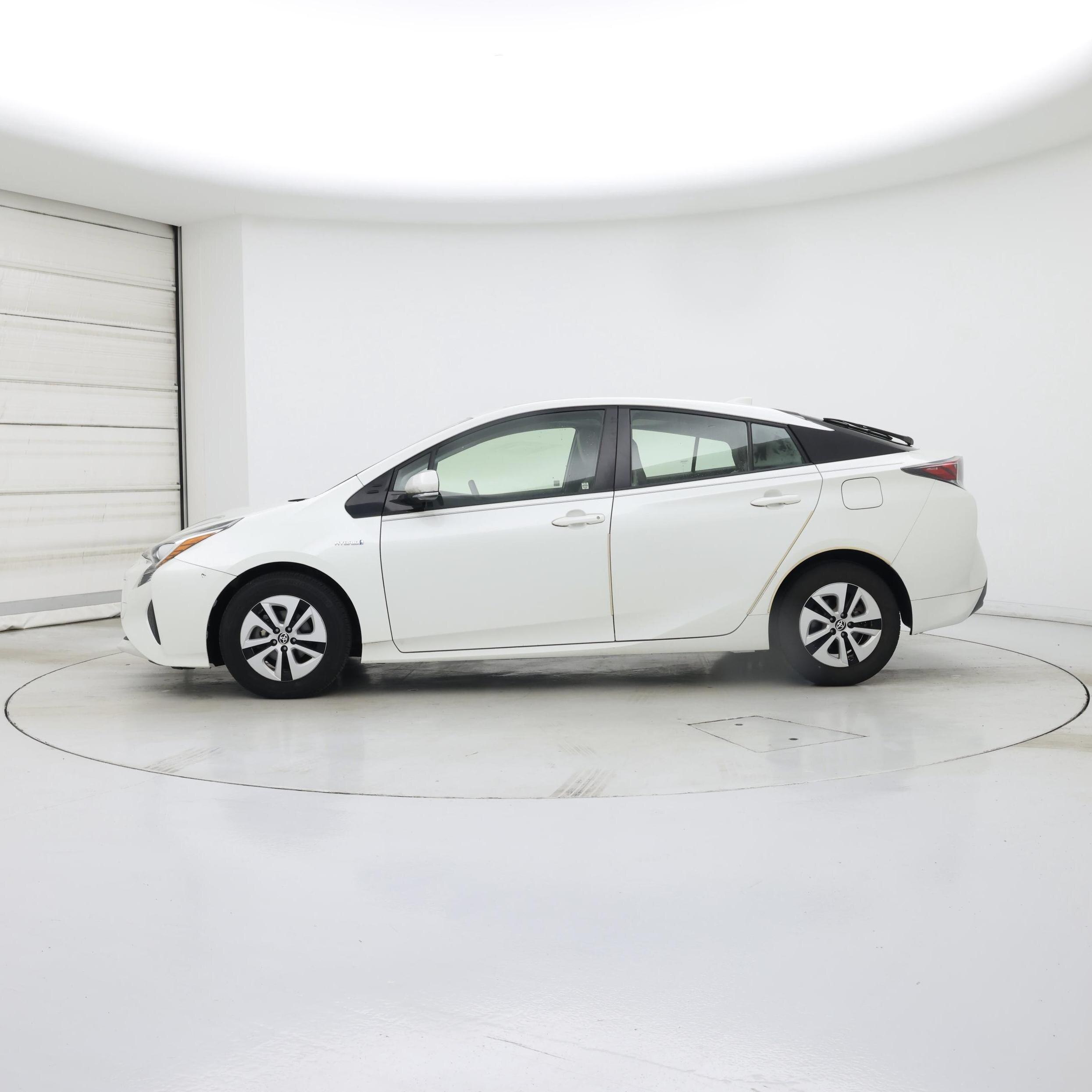 Thumbnail: 2017 Toyota Prius - 3