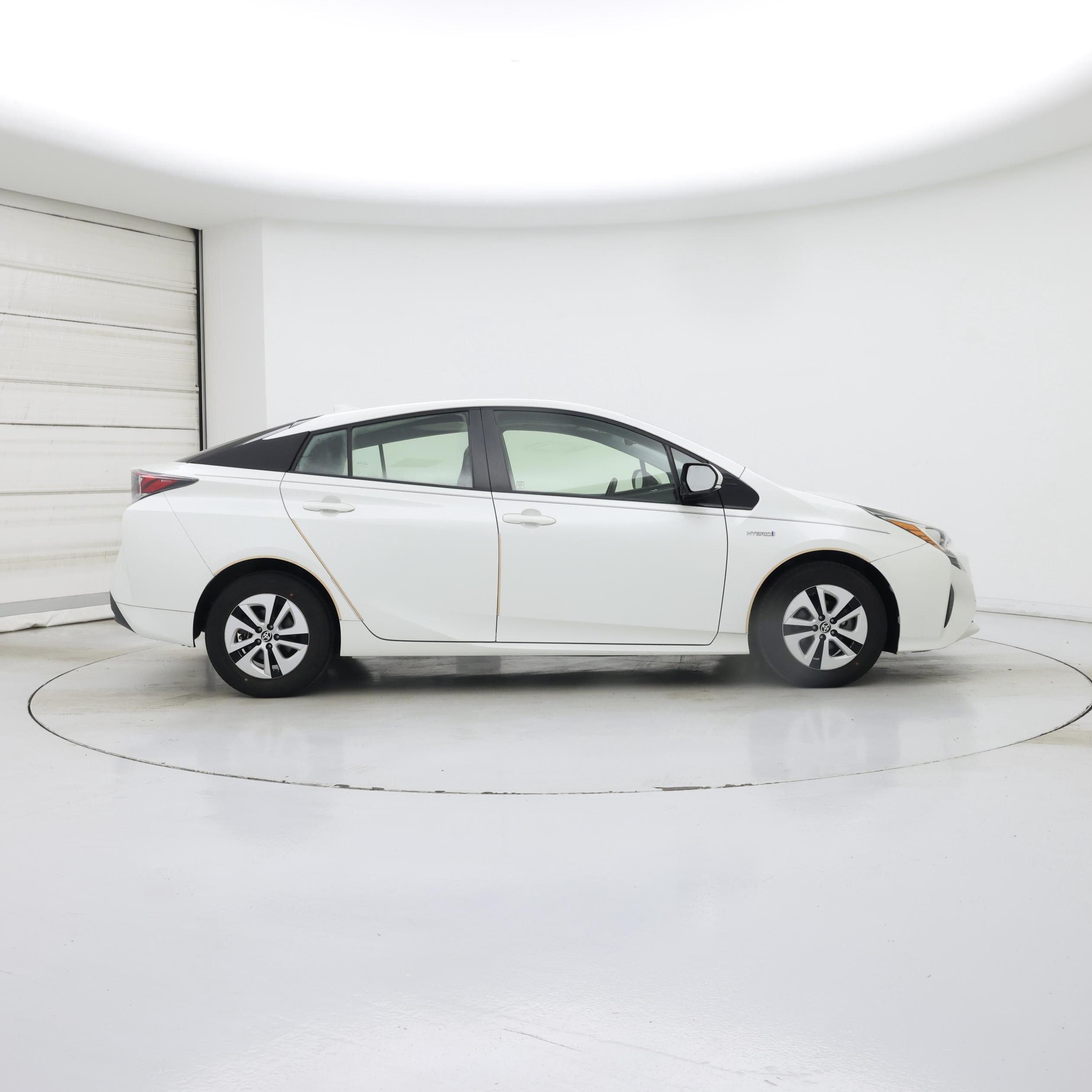 Thumbnail: 2017 Toyota Prius - 7