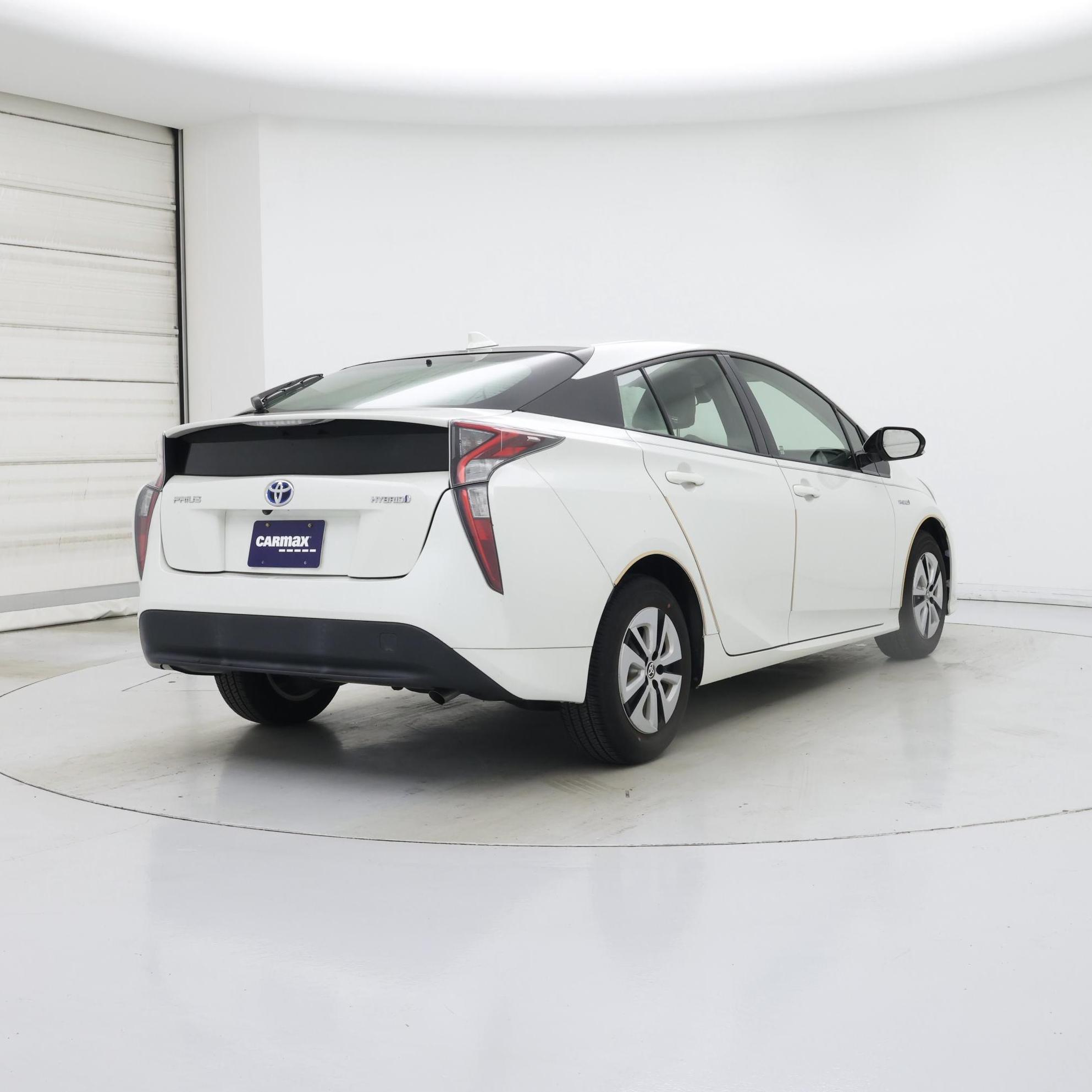 Thumbnail: 2017 Toyota Prius - 8
