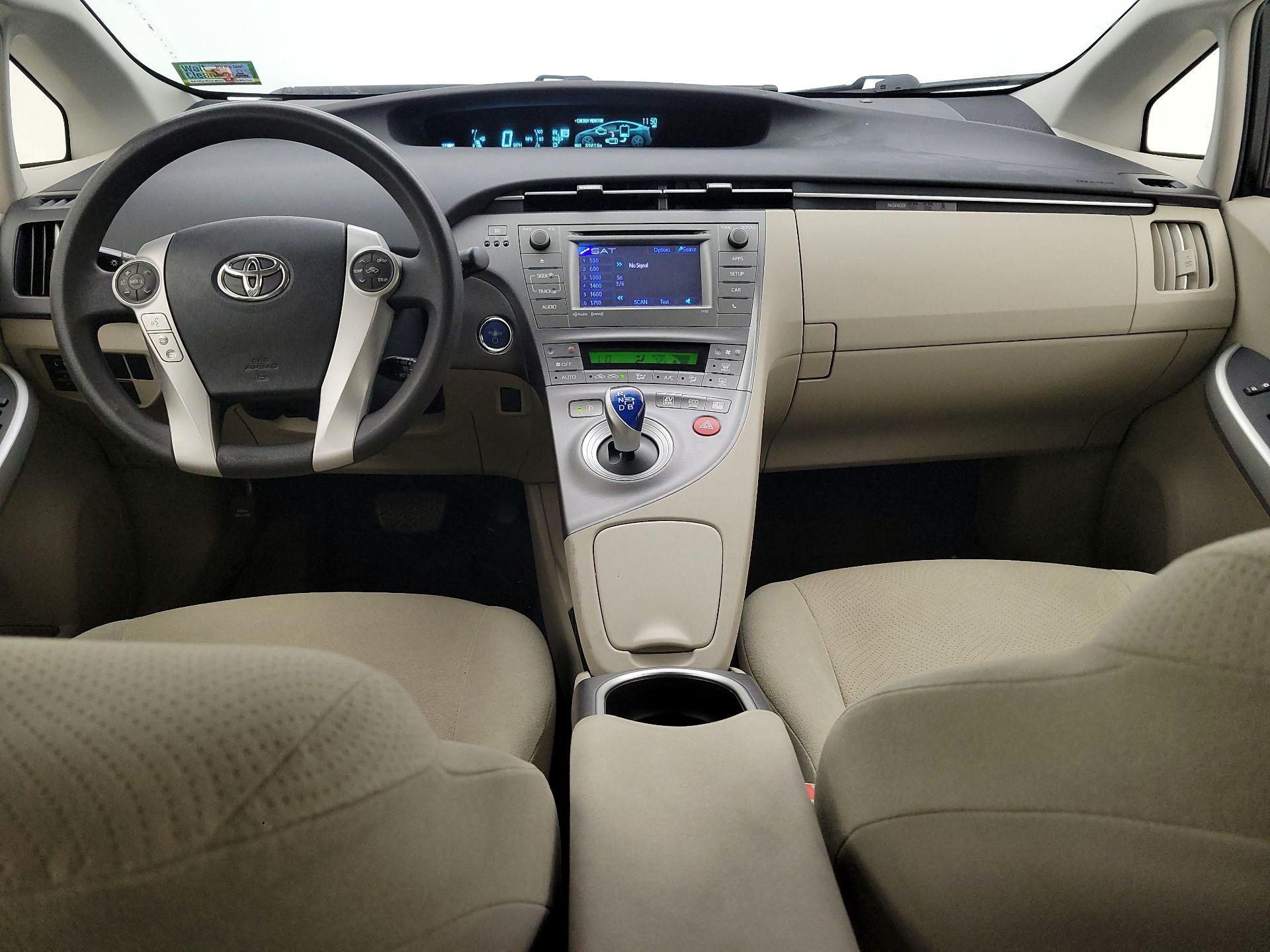 Thumbnail: 2015 Toyota Prius - 9