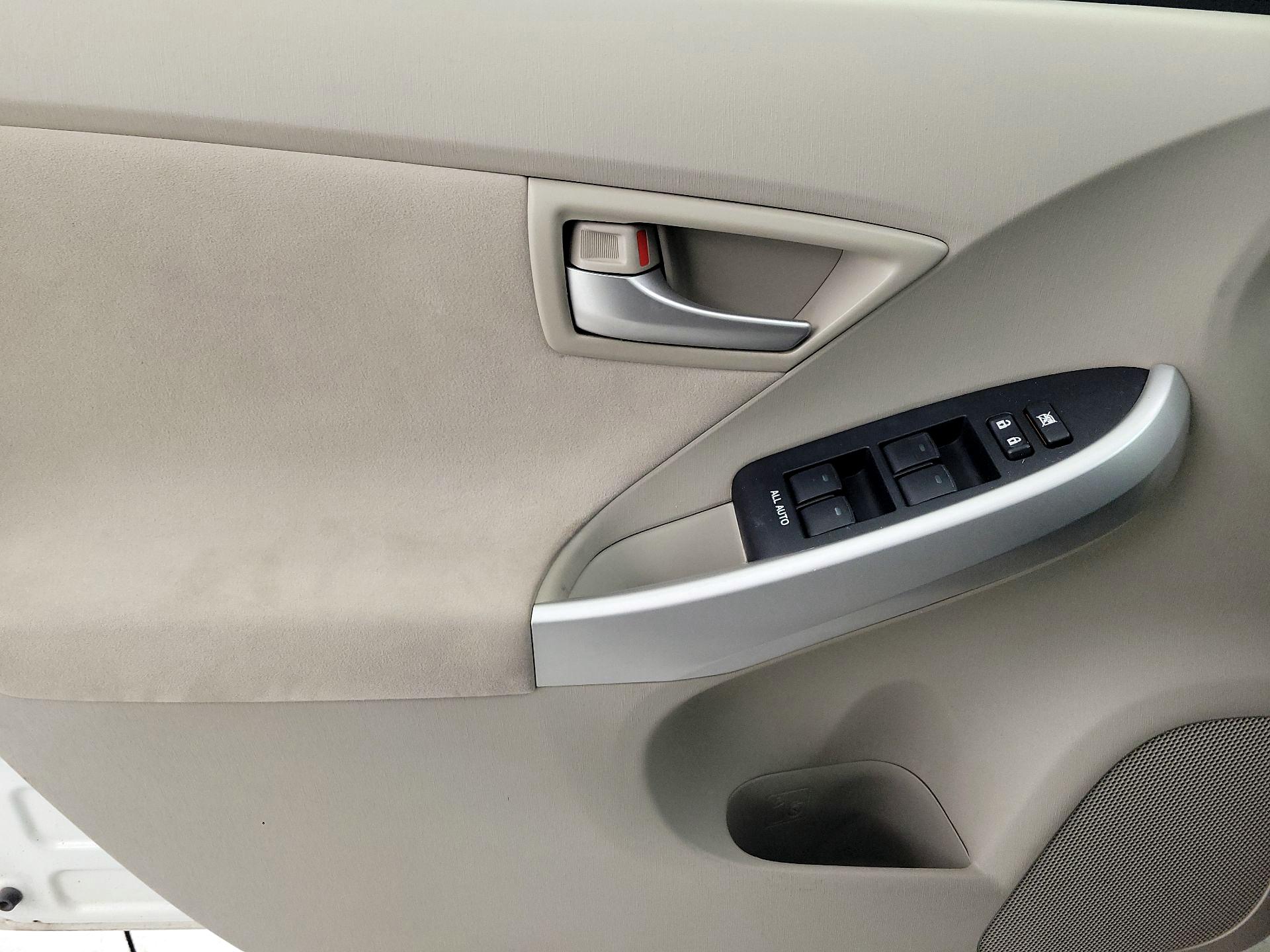 Thumbnail: 2015 Toyota Prius - 12