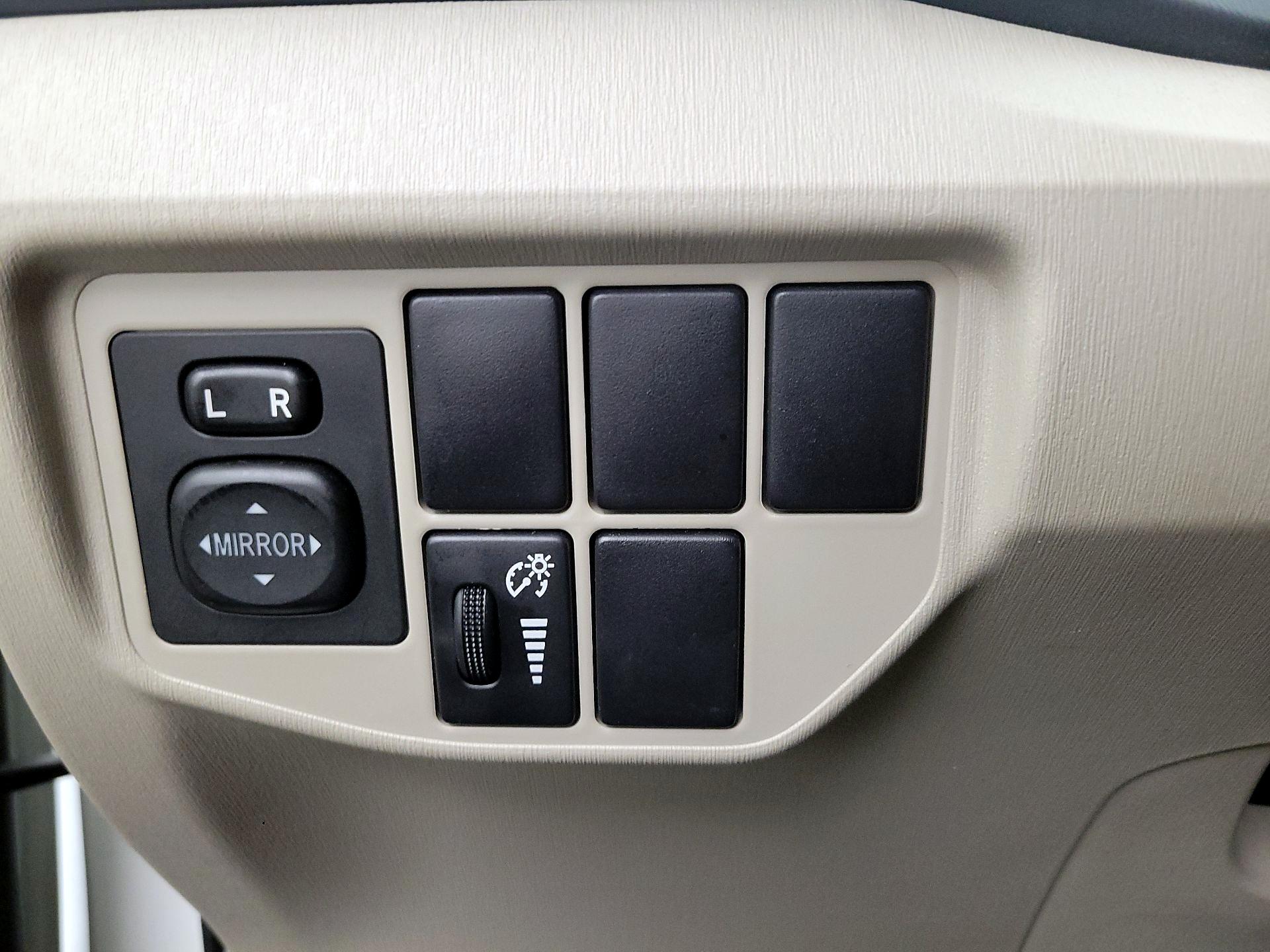 Thumbnail: 2015 Toyota Prius - 13