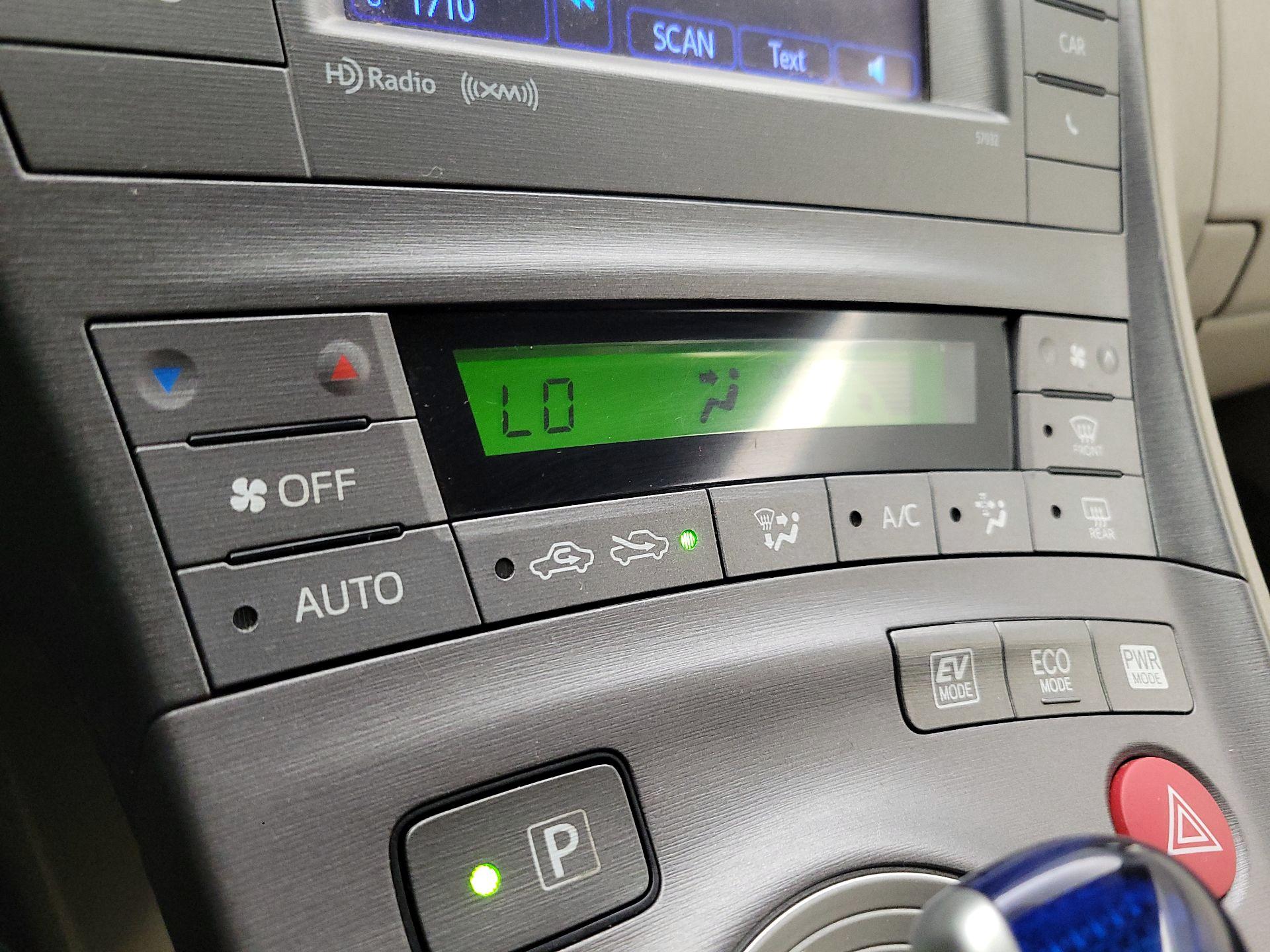 Thumbnail: 2015 Toyota Prius - 16