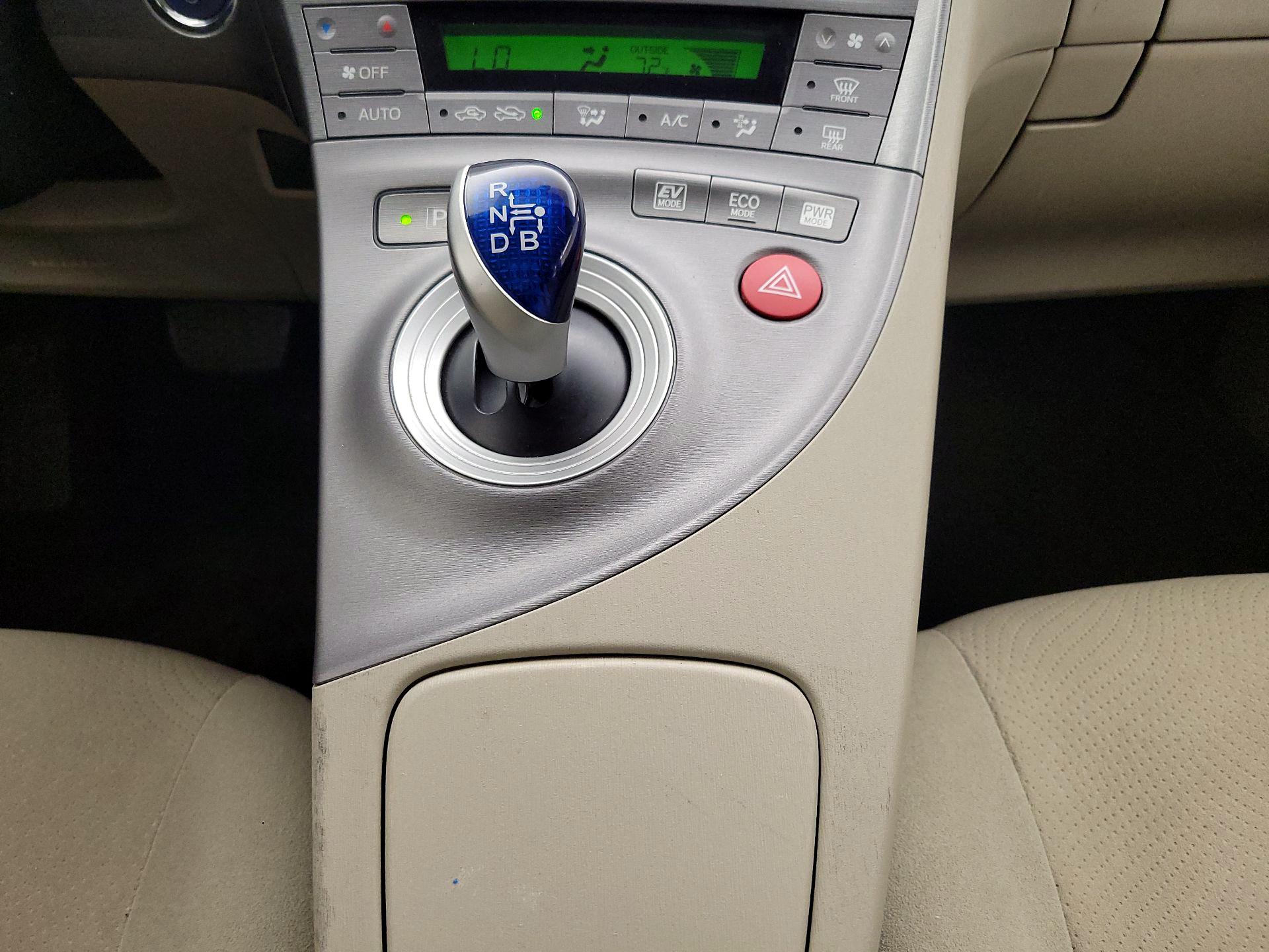 Thumbnail: 2015 Toyota Prius - 17