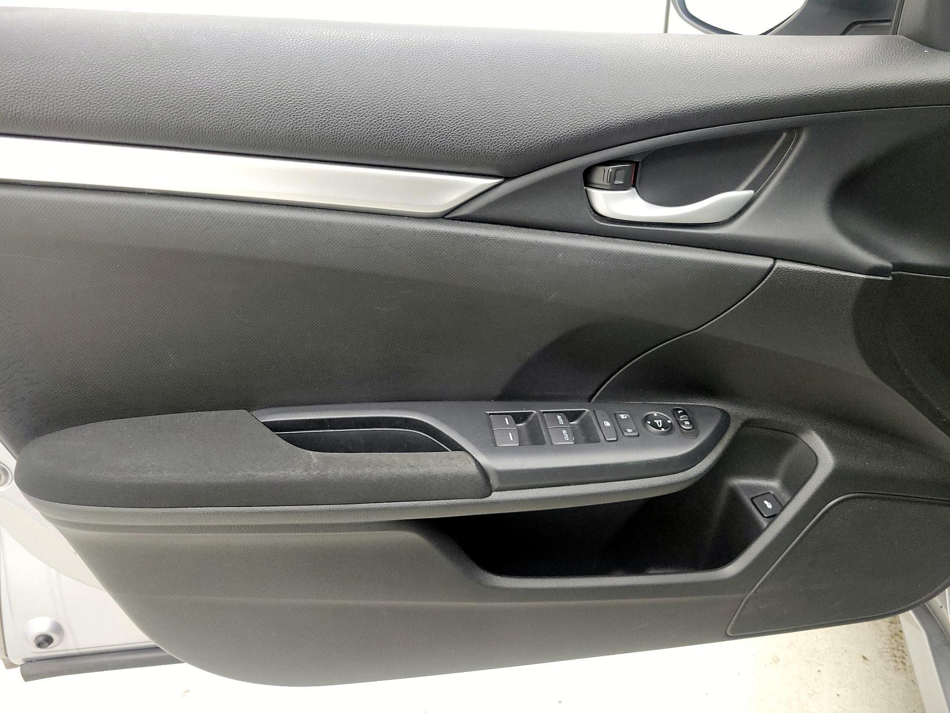 Thumbnail: 2016 Honda Civic - 12