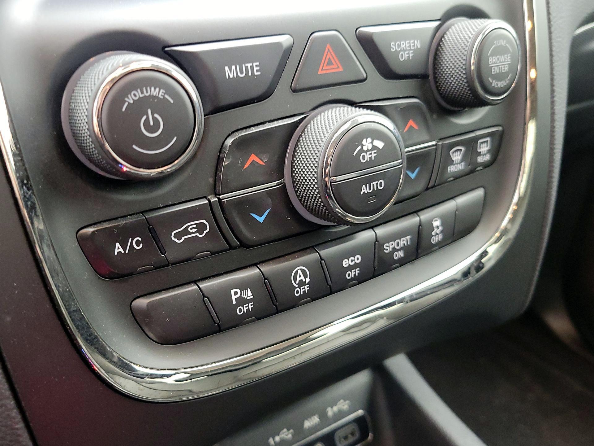 Thumbnail: 2019 Dodge Durango - 17