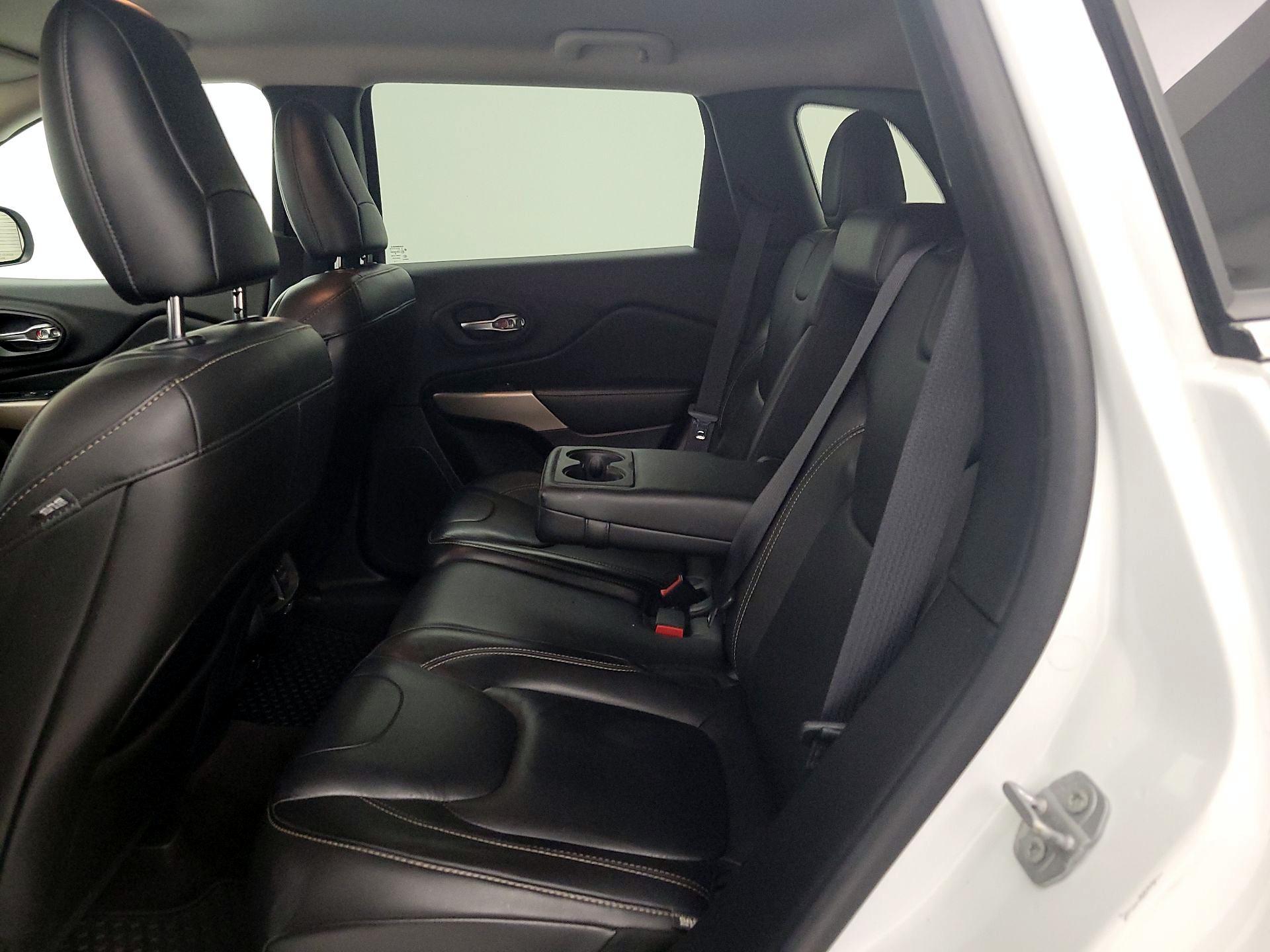 Thumbnail: 2017 Jeep Cherokee - 19