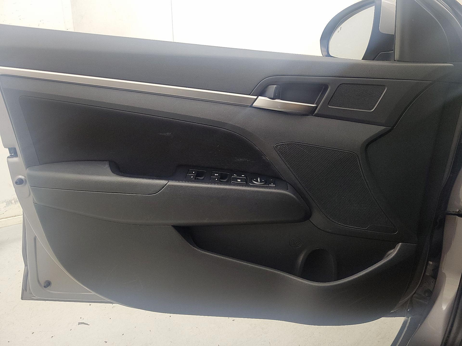 Thumbnail: 2020 Hyundai Elantra - 12