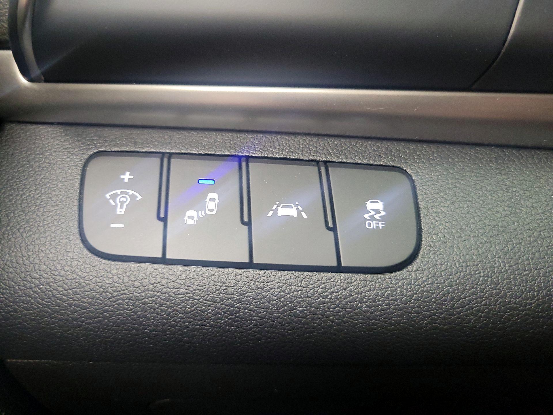 Thumbnail: 2020 Hyundai Elantra - 13