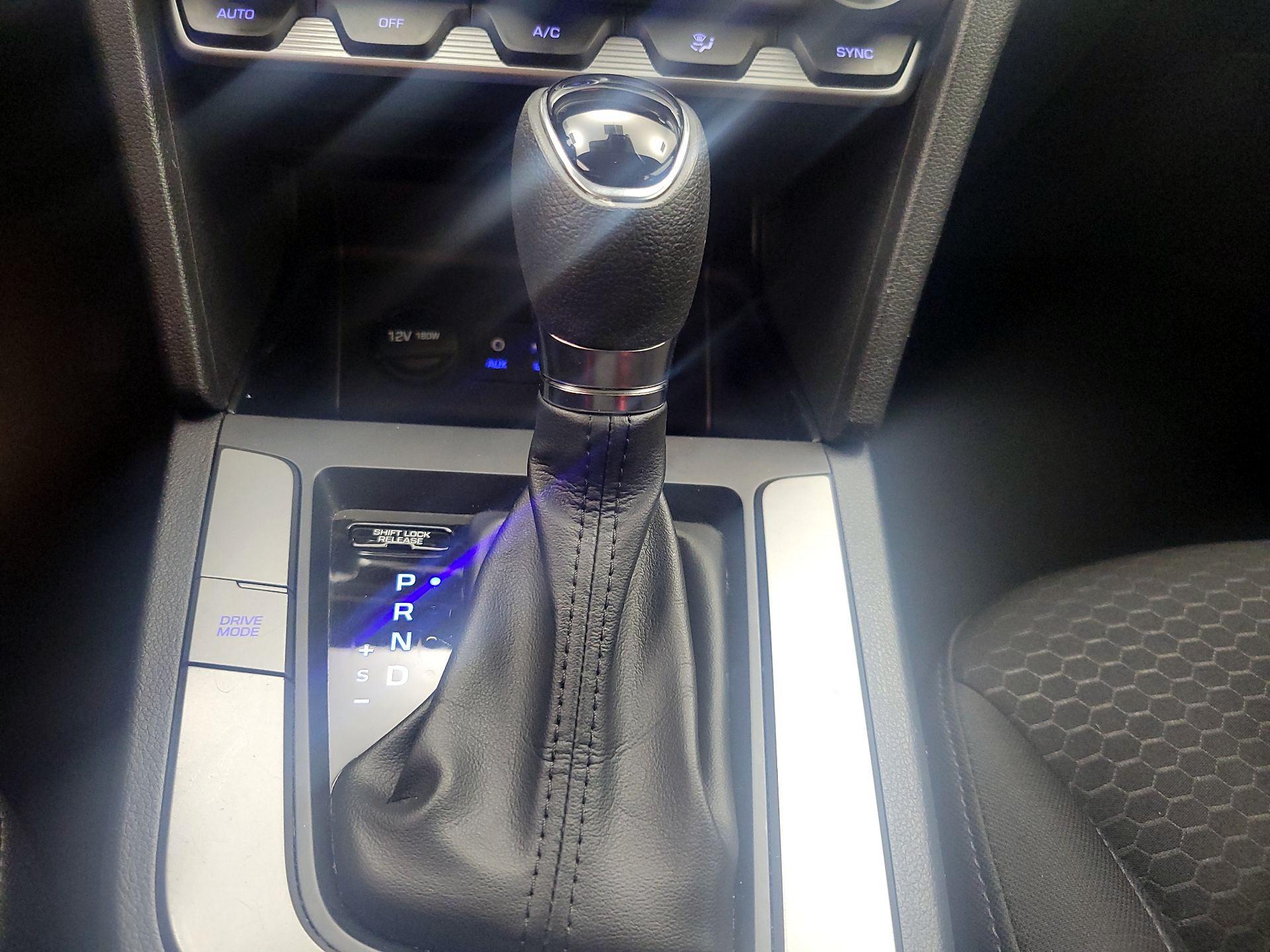 Thumbnail: 2020 Hyundai Elantra - 17