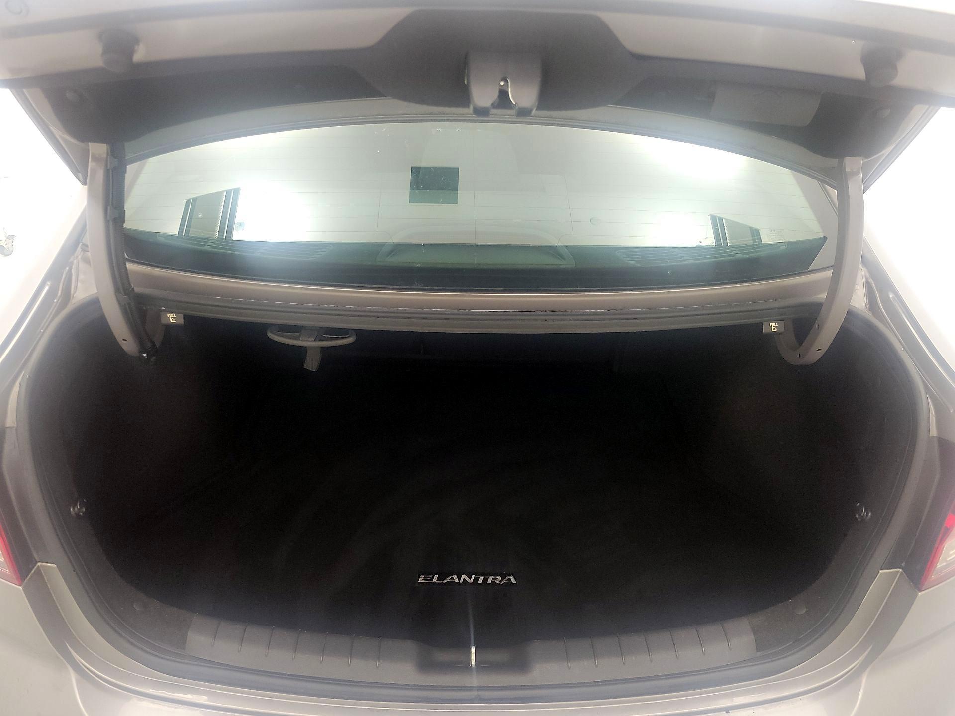 Thumbnail: 2020 Hyundai Elantra - 20